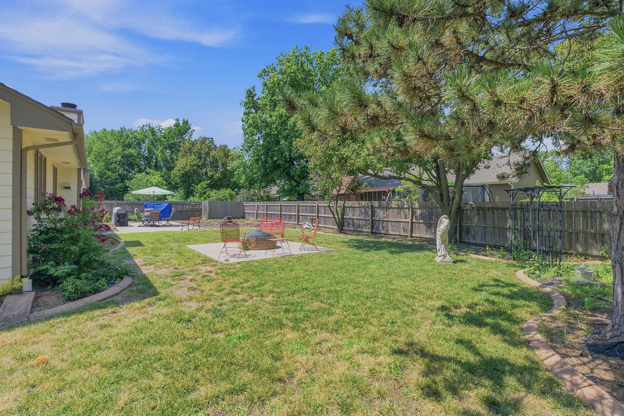 2471 N Winstead Cir Property Photo 34