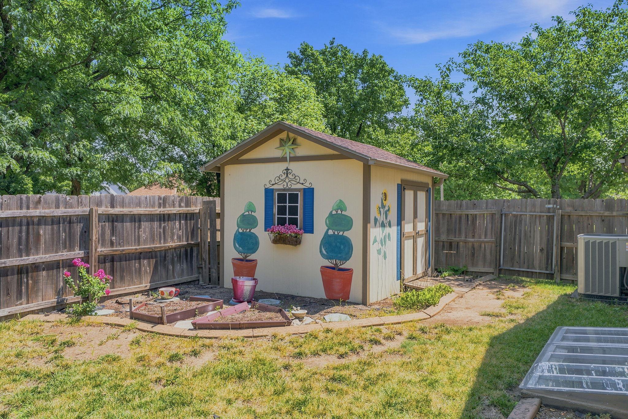 2471 N Winstead Cir Property Photo 35