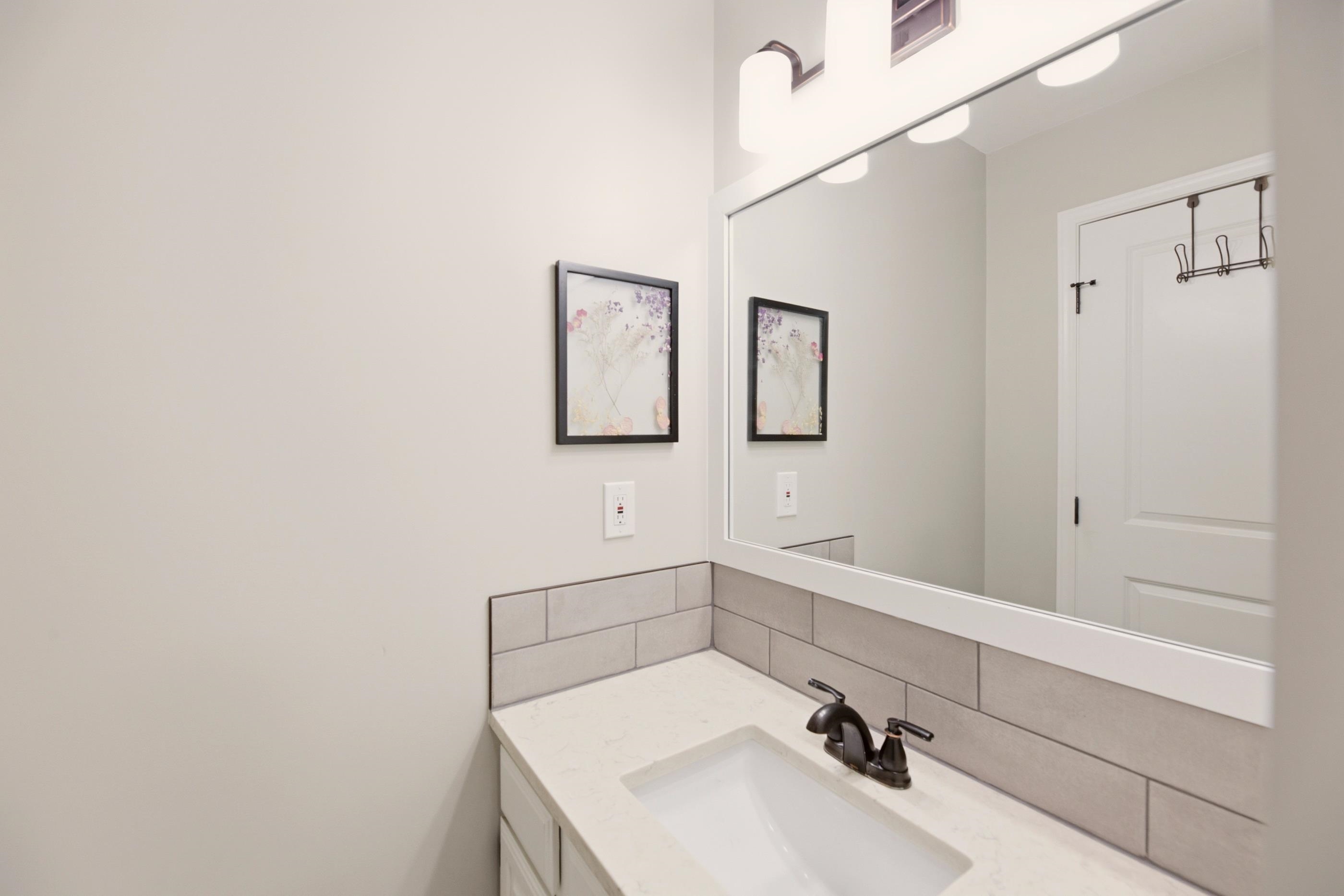 6156 N Sullivan Rd Property Photo 11