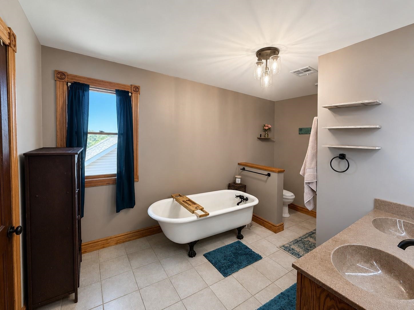 719 N Ottawa Property Photo 13