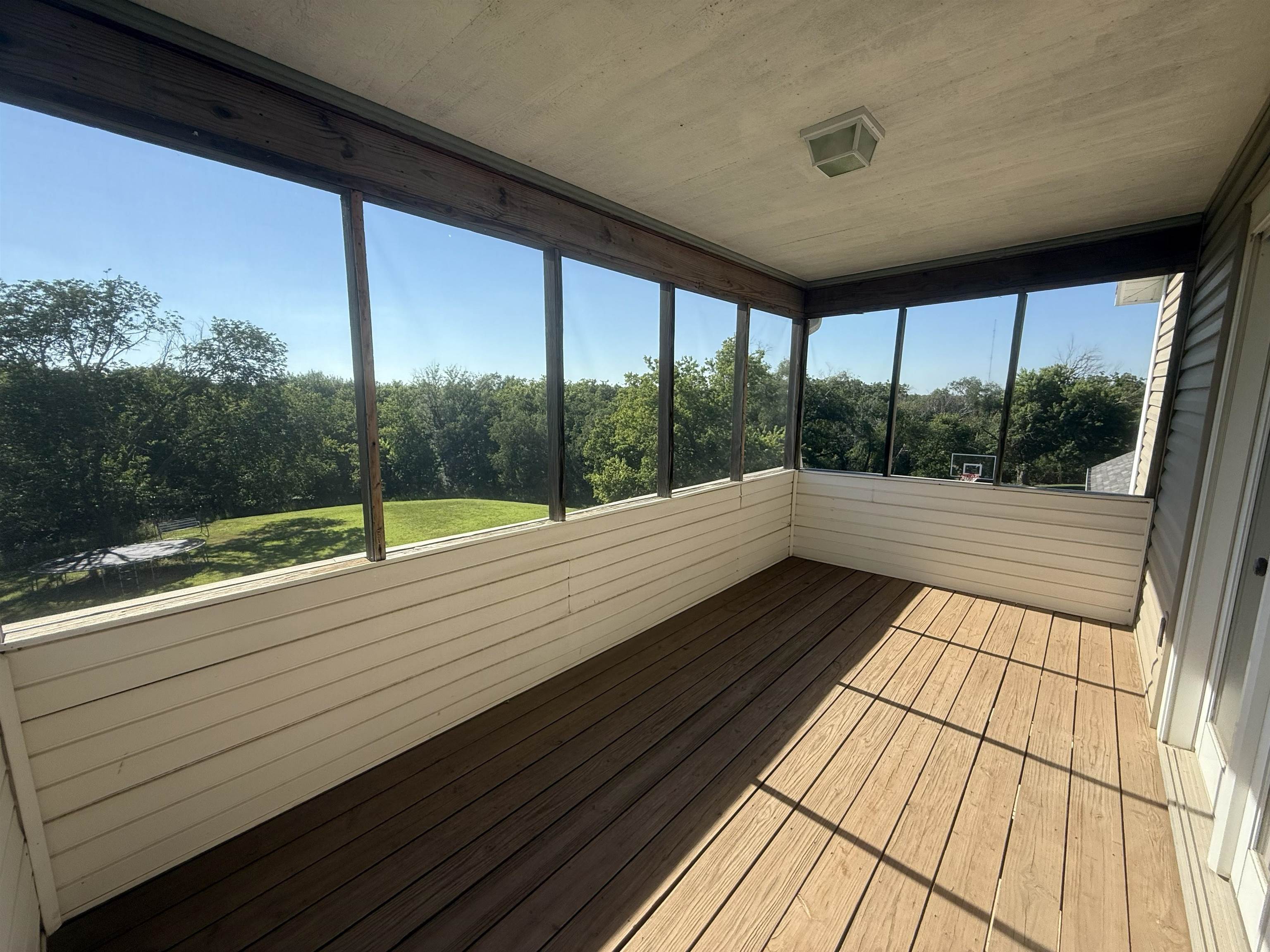 719 N Ottawa Property Photo 16