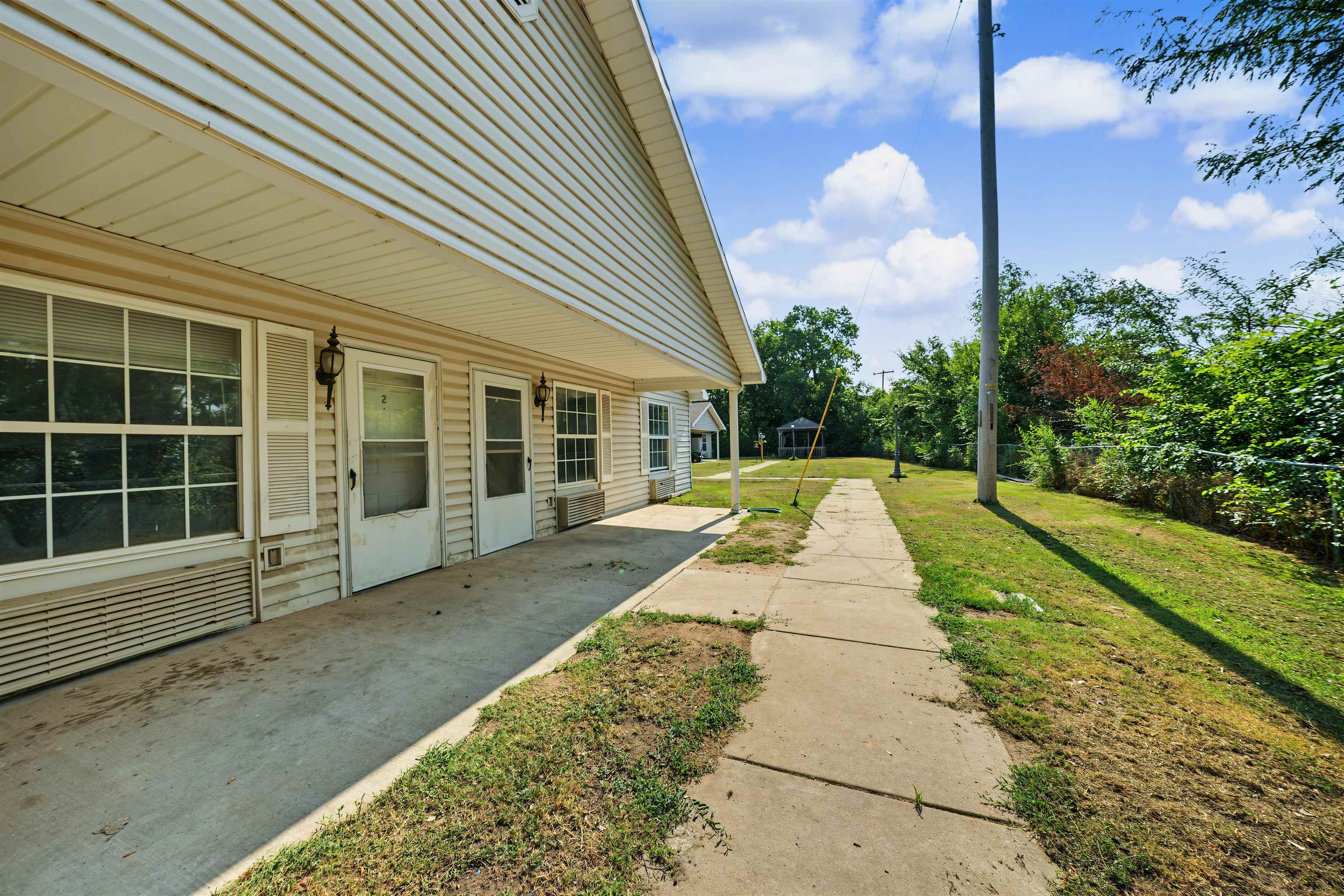 207 S Washington St Property Photo 5