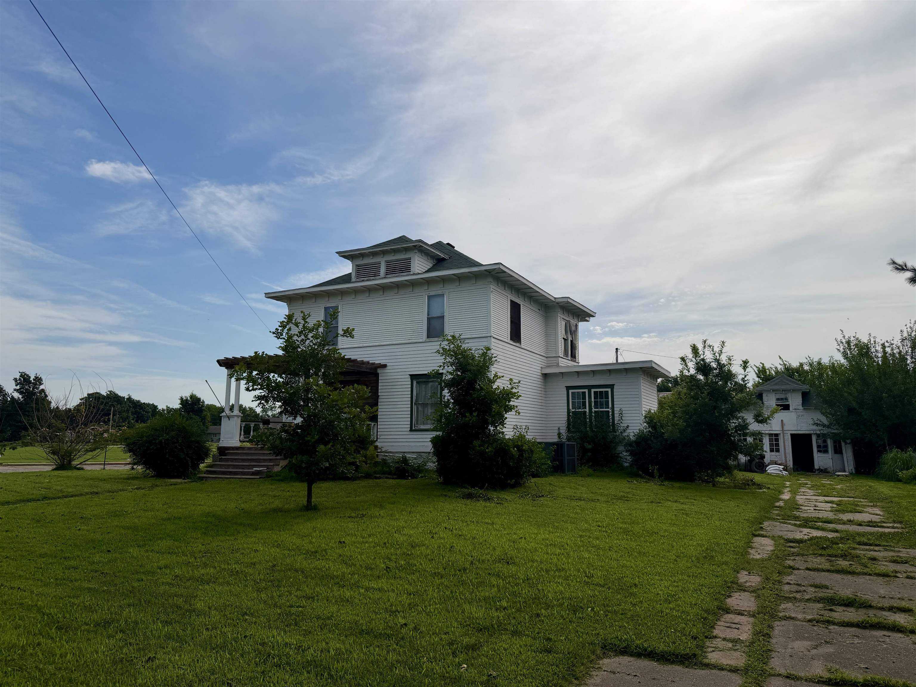 320 N Maple Property Photo 19