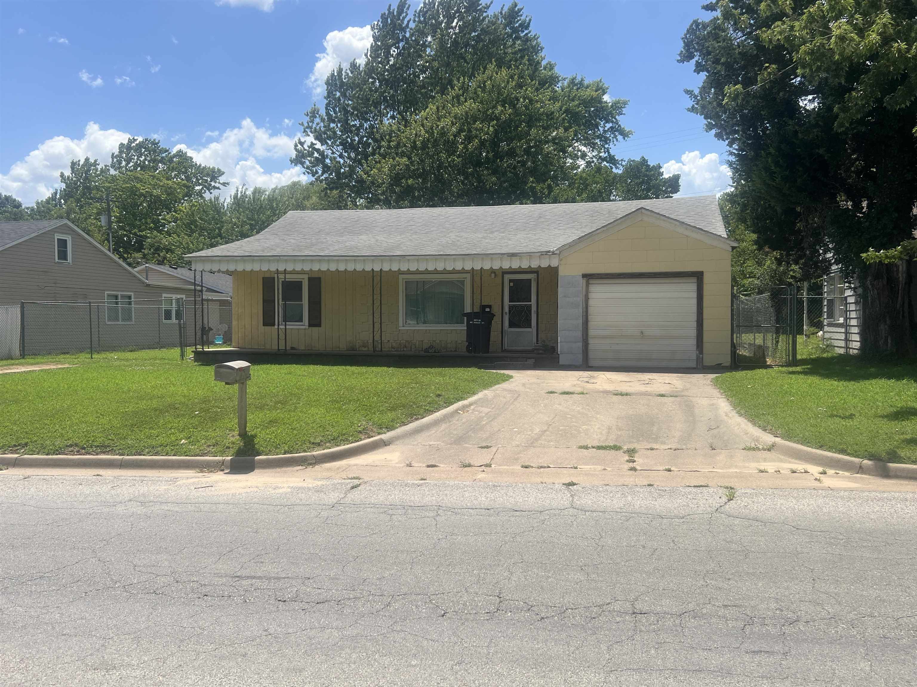 1611 N 8 Property Photo 1