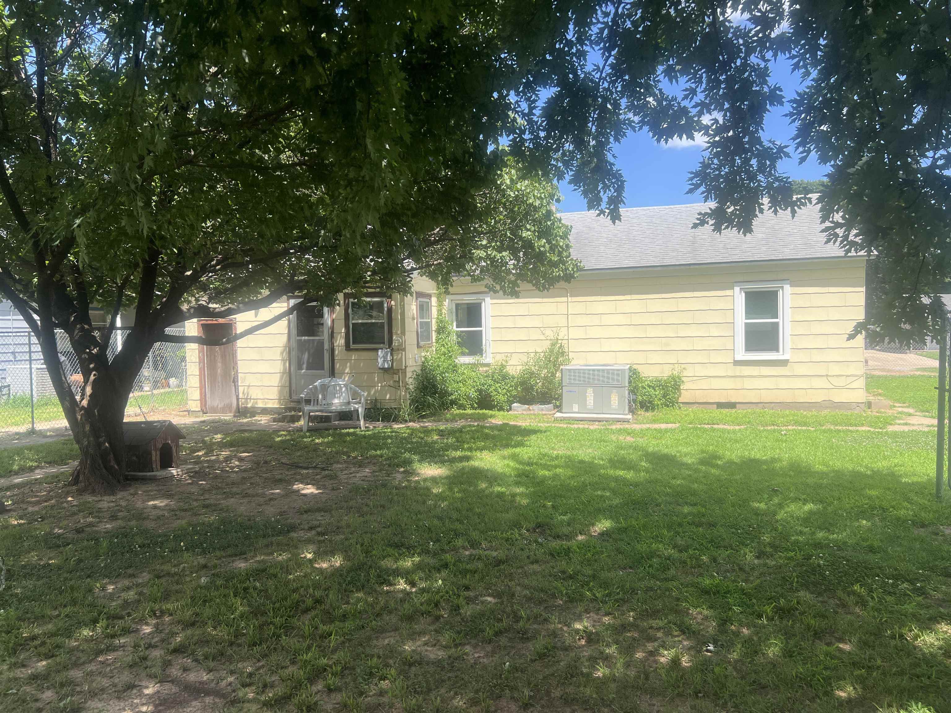 1611 N 8 Property Photo 2