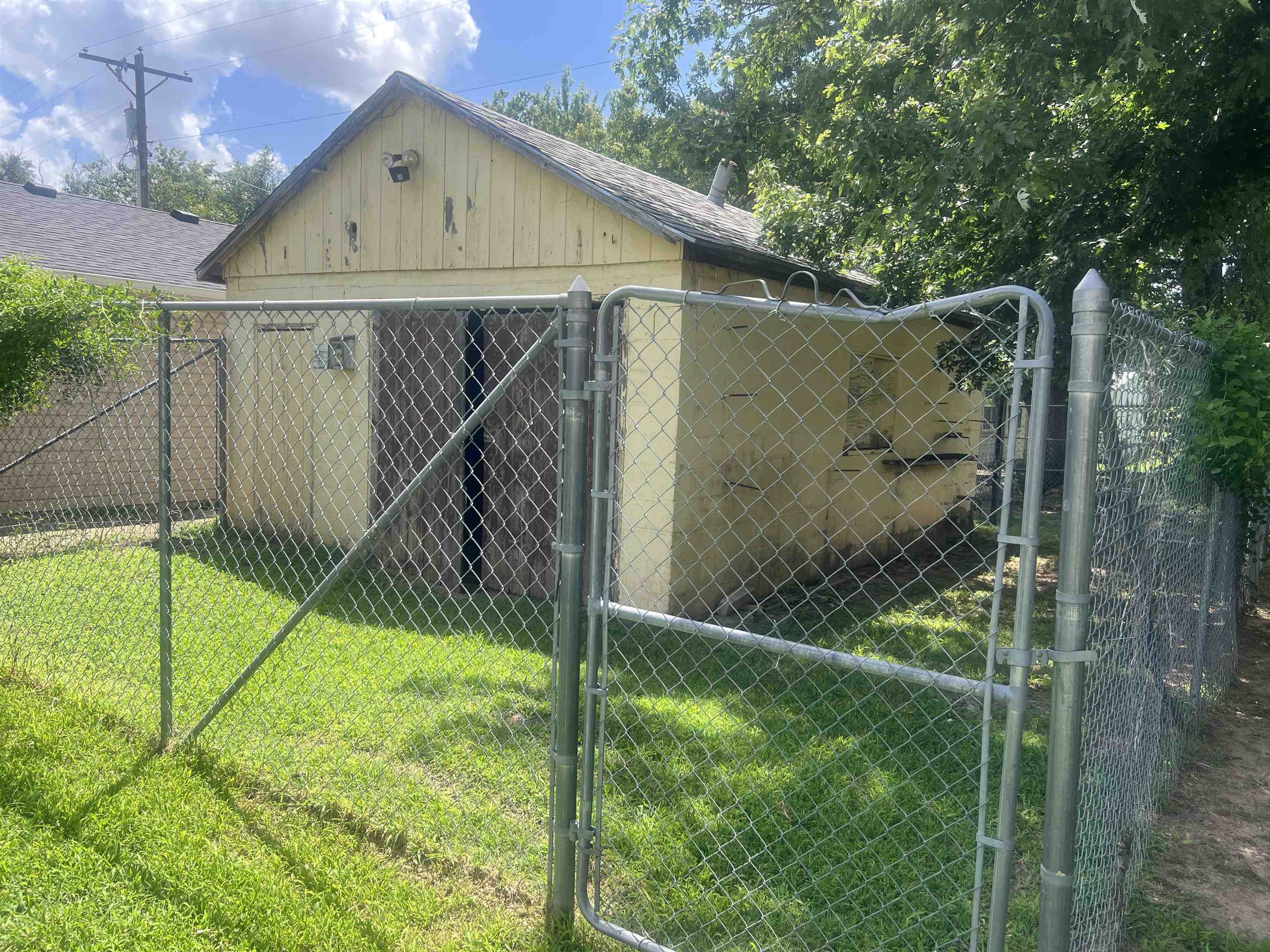 1611 N 8 Property Photo 3
