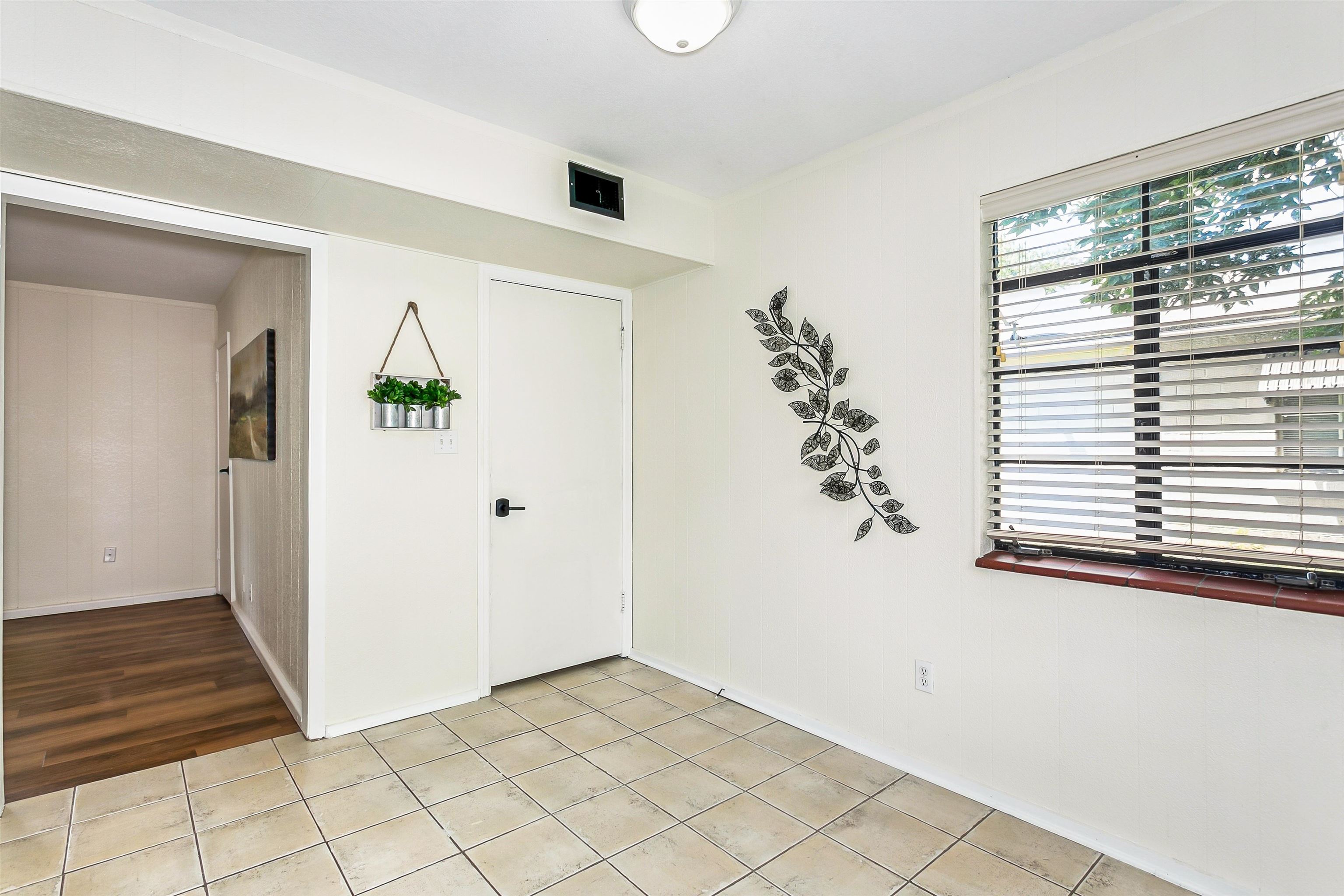 1924 S Fern Ave Property Photo 5