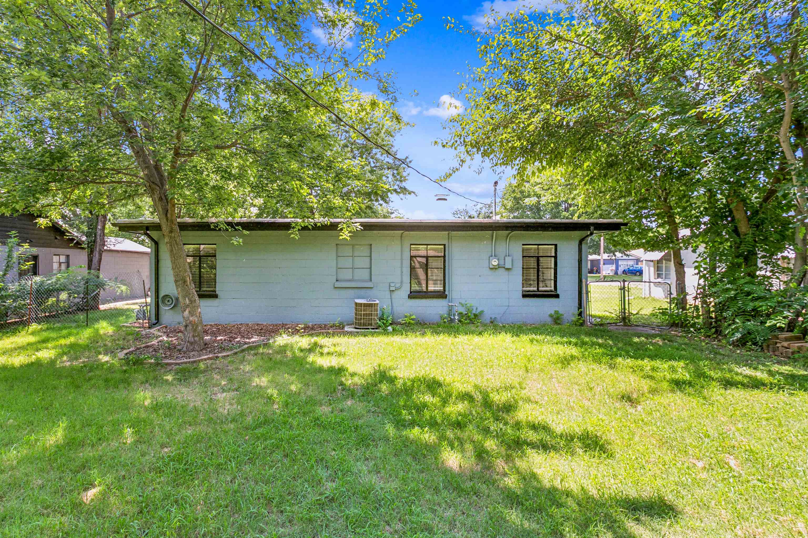 1924 S Fern Ave Property Photo 16