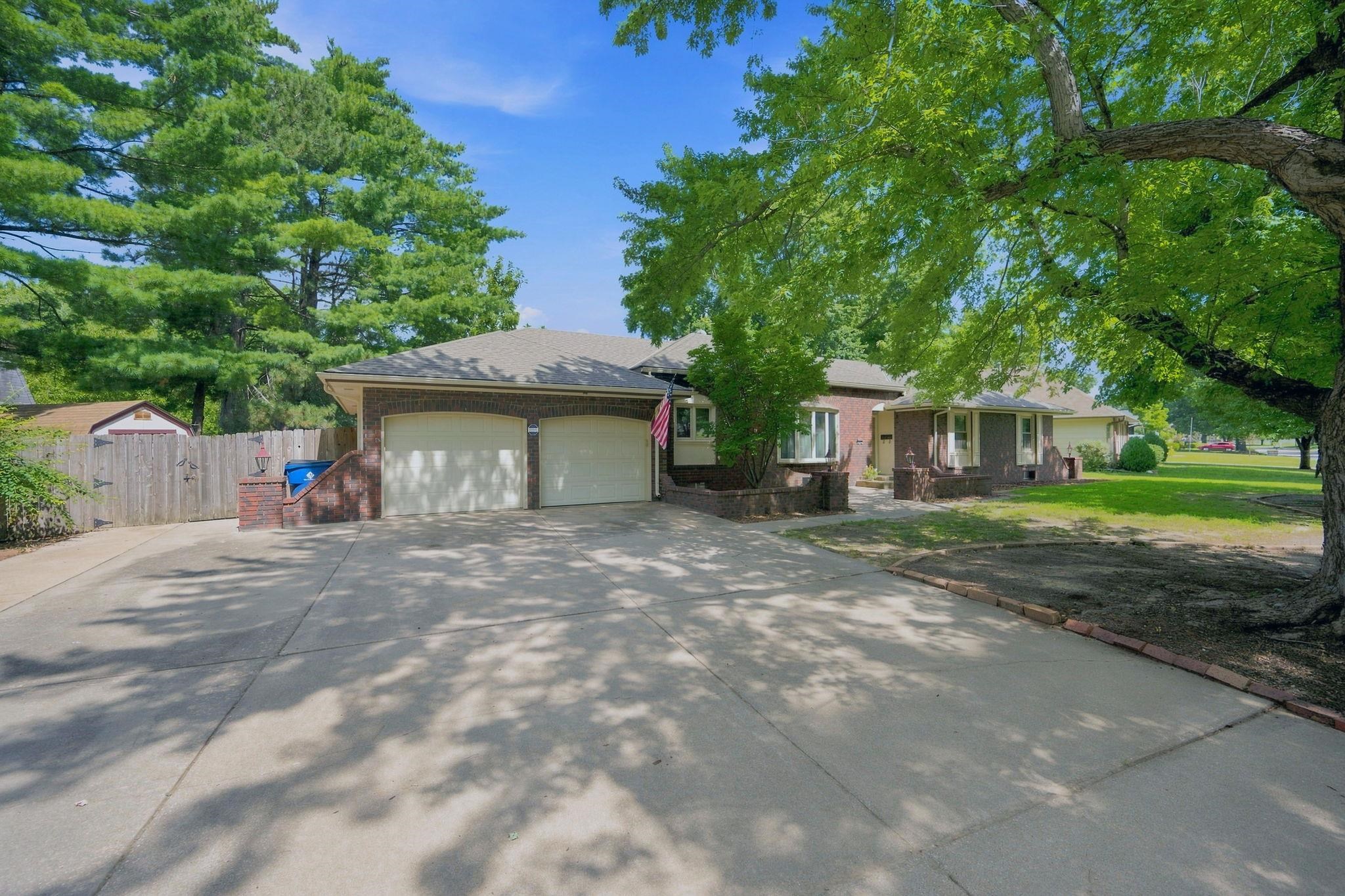 1135 N Patrick Henry St Property Photo 1