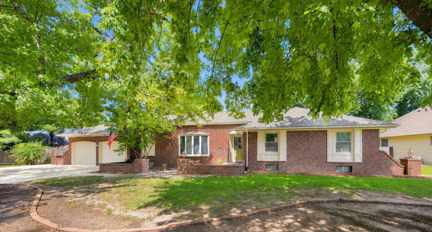 1135 N Patrick Henry St Property Photo 1