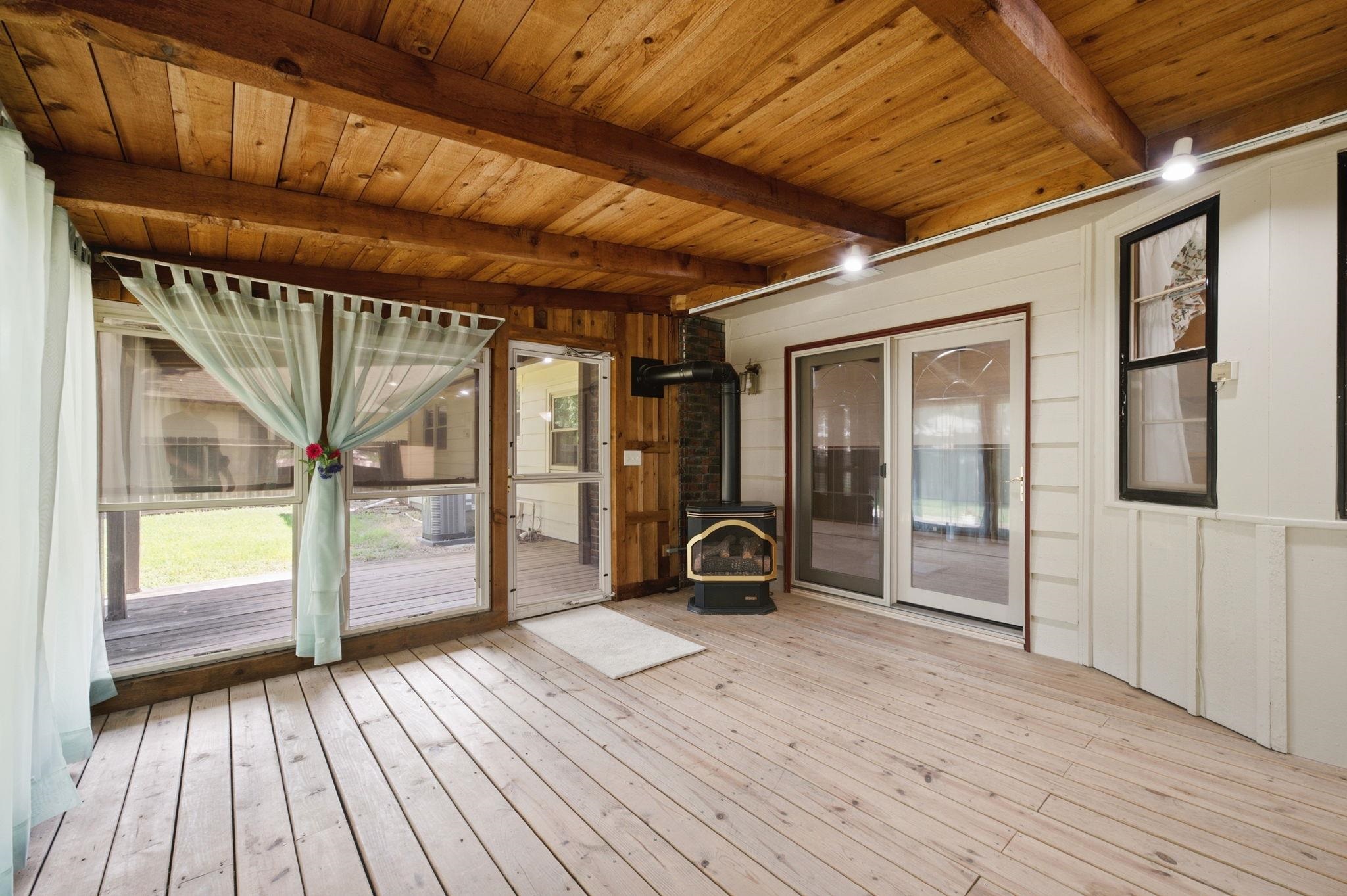 1135 N Patrick Henry St Property Photo 7