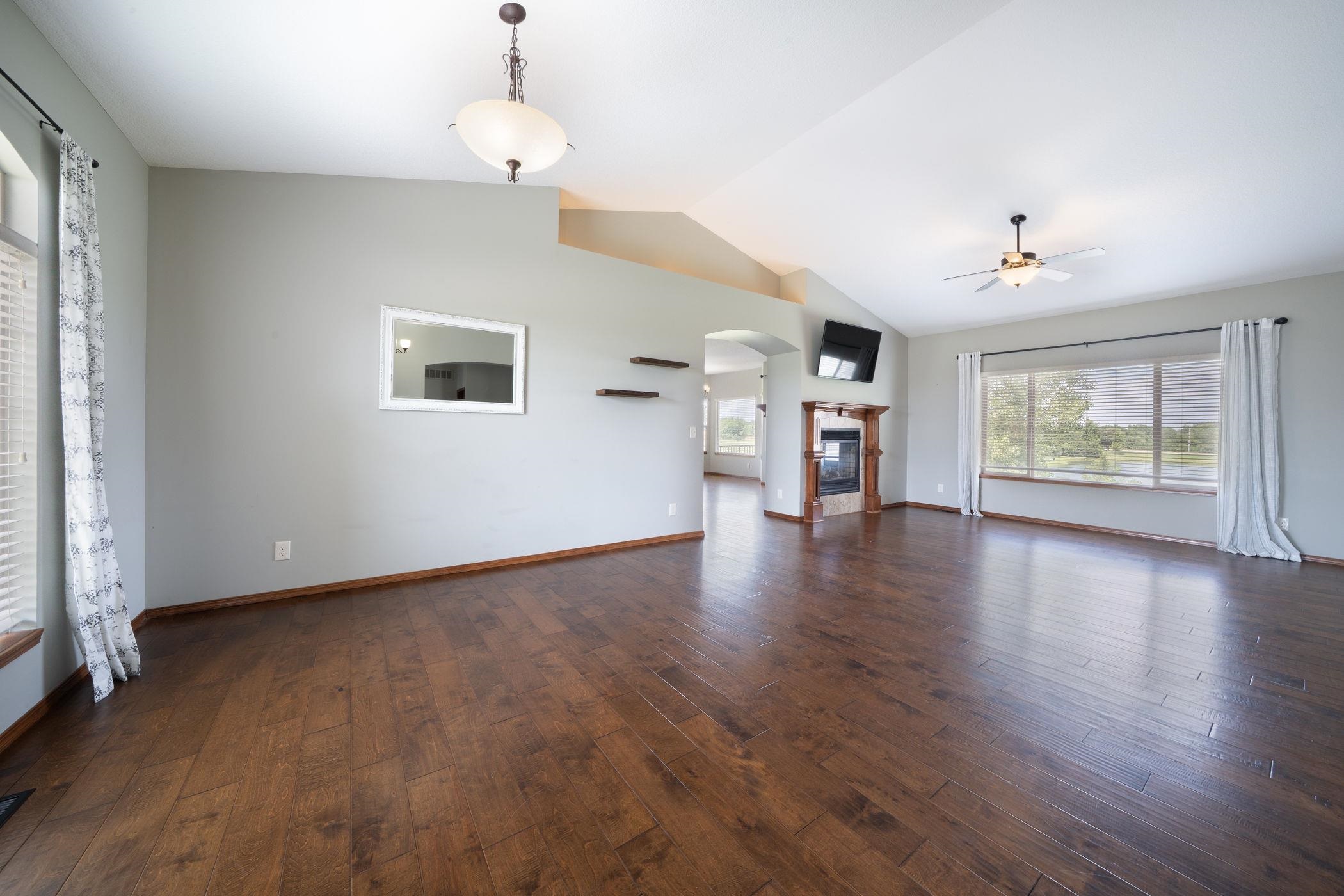 1245 N Countrywalk St Property Photo 3