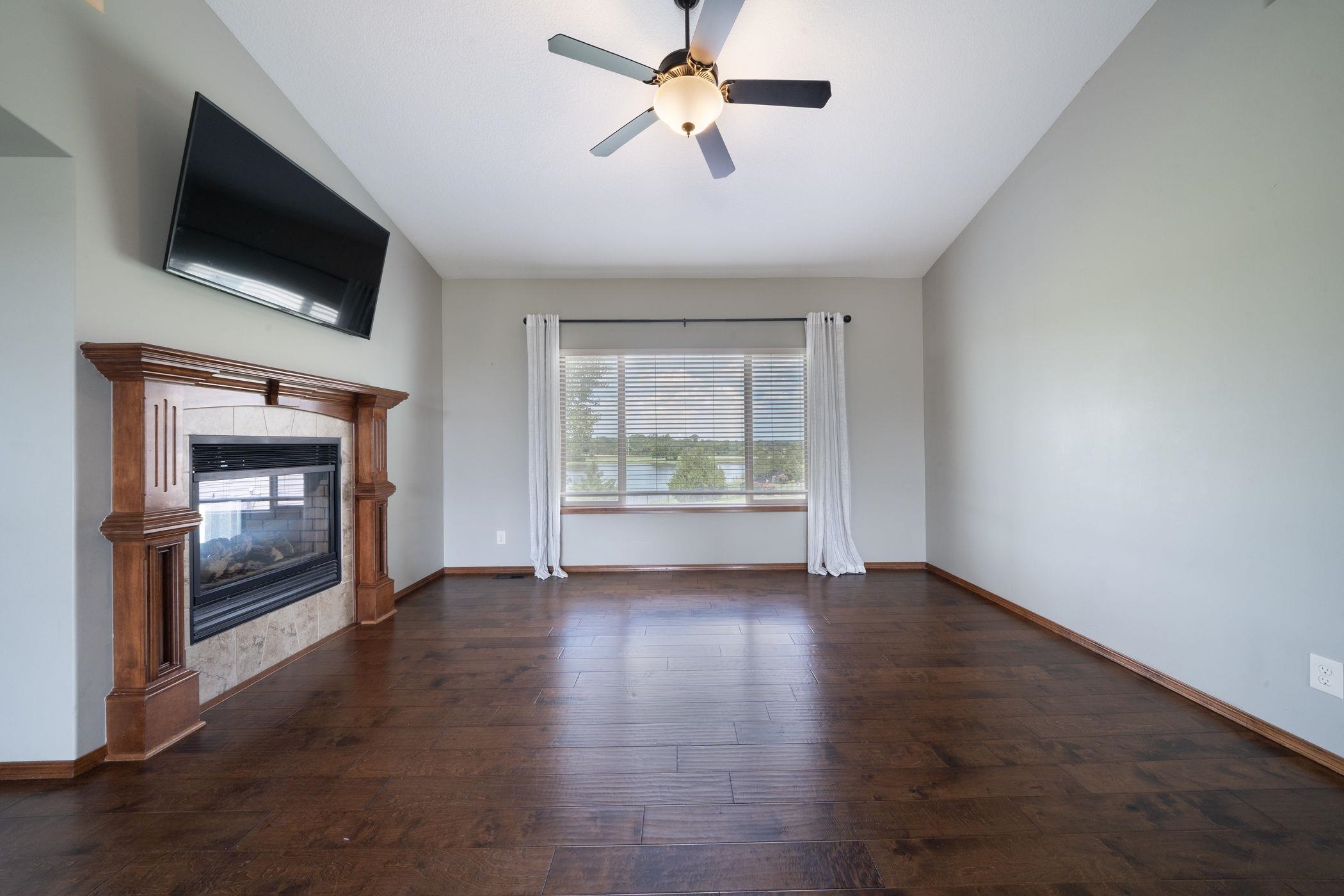1245 N Countrywalk St Property Photo 5