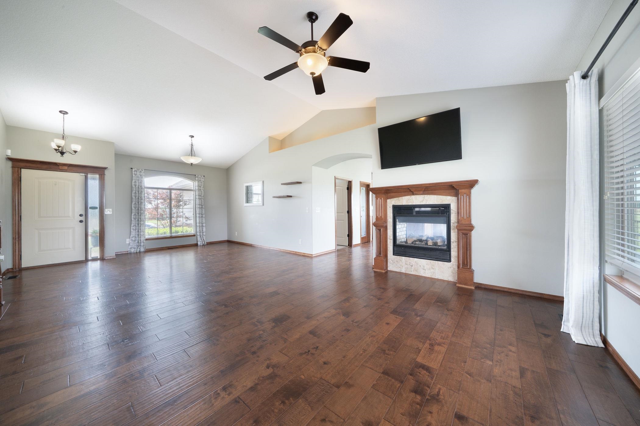 1245 N Countrywalk St Property Photo 6