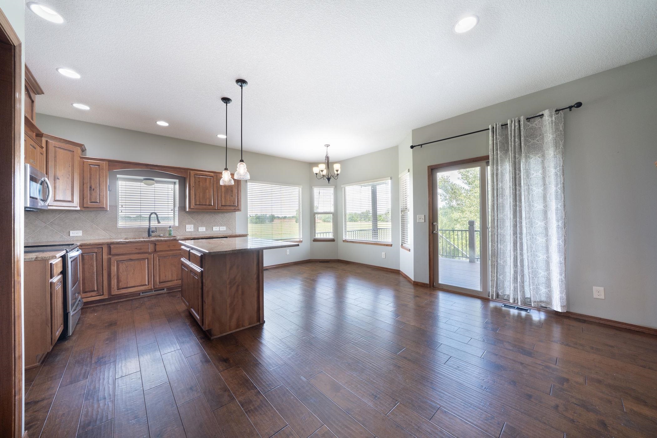 1245 N Countrywalk St Property Photo 8