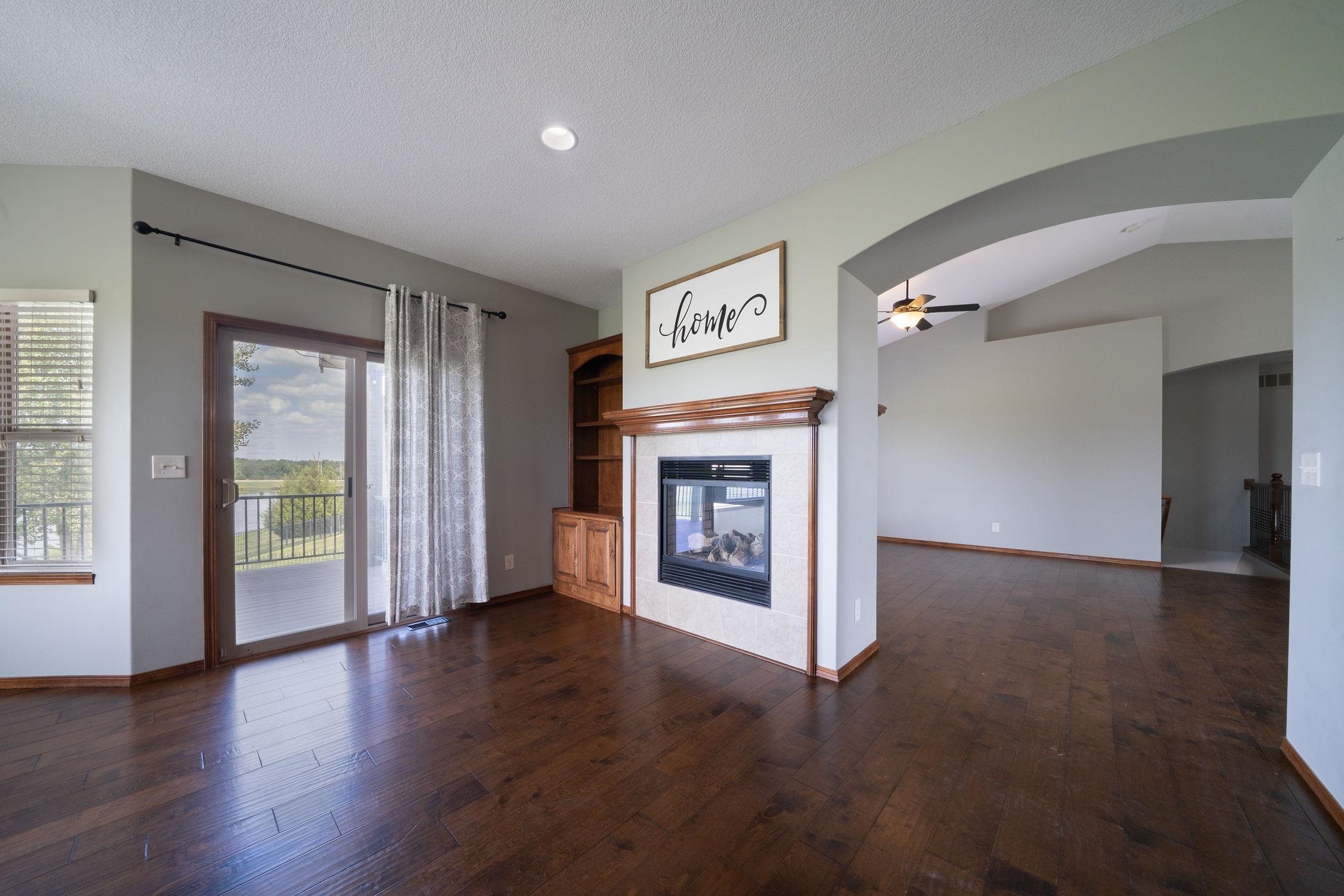 1245 N Countrywalk St Property Photo 10