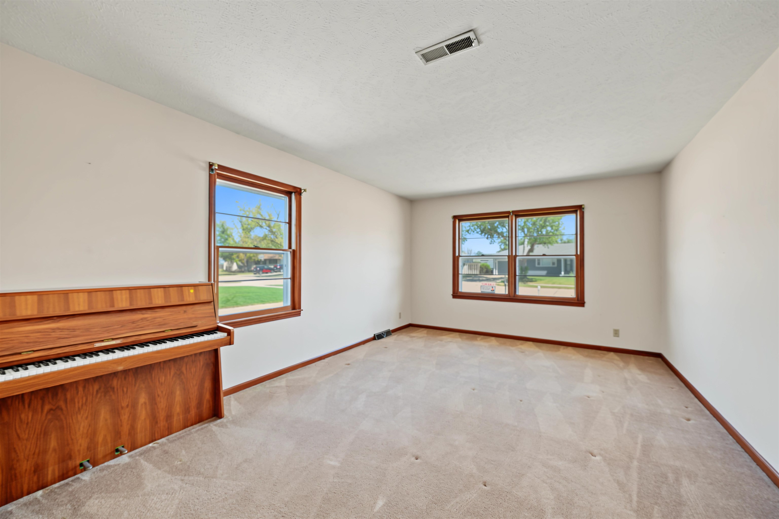 2158 Kensington Rd Property Photo 4