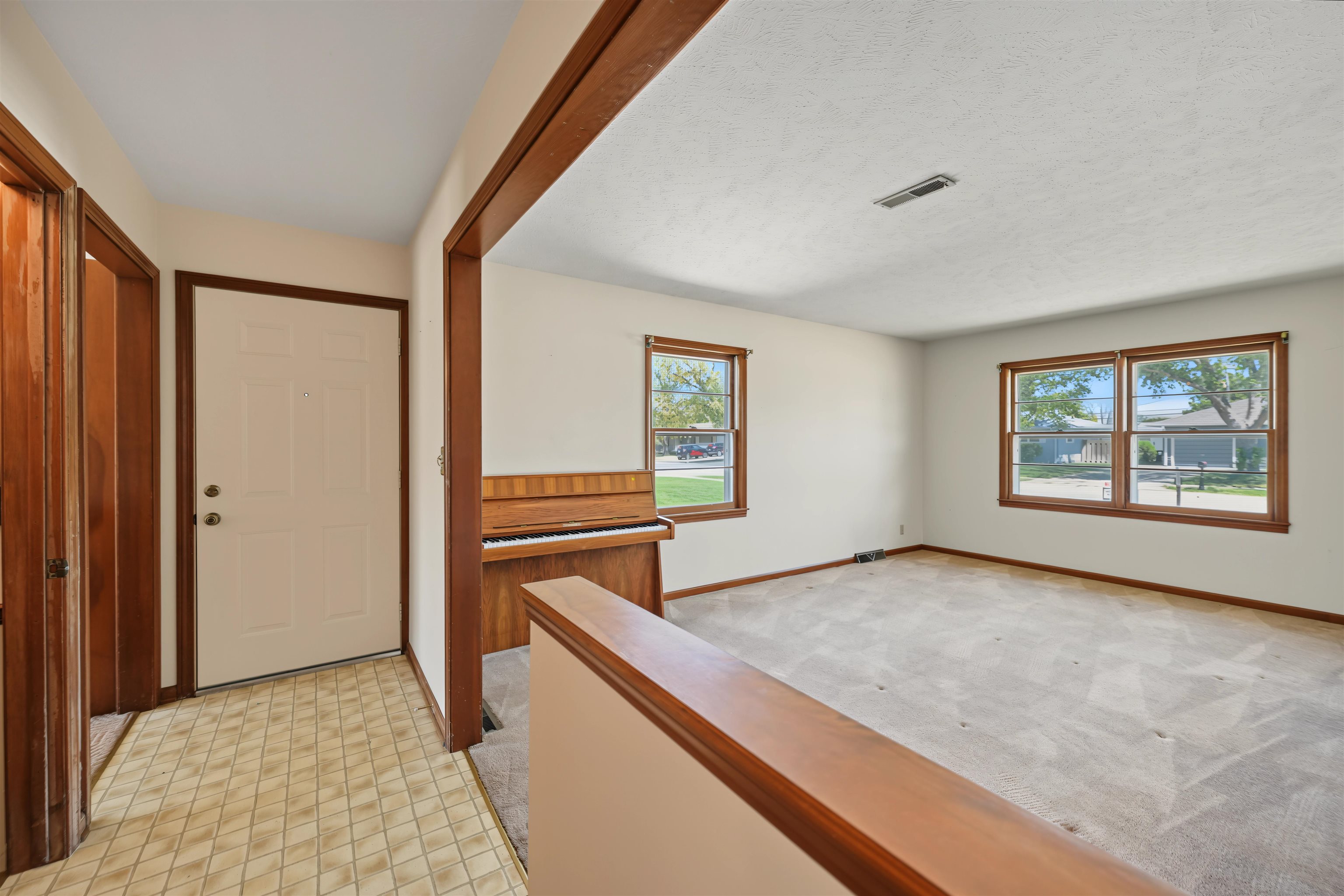2158 Kensington Rd Property Photo 6