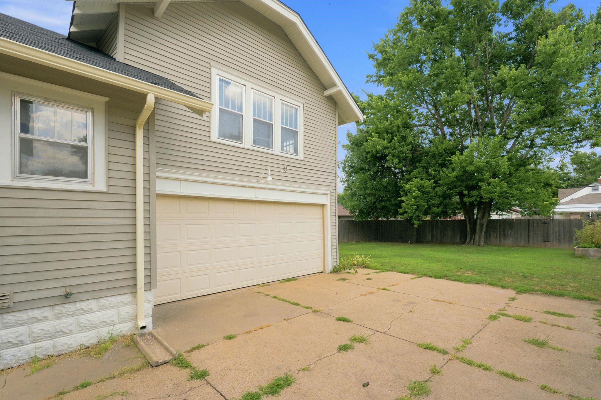 924 N Amidon Ave Property Photo 27
