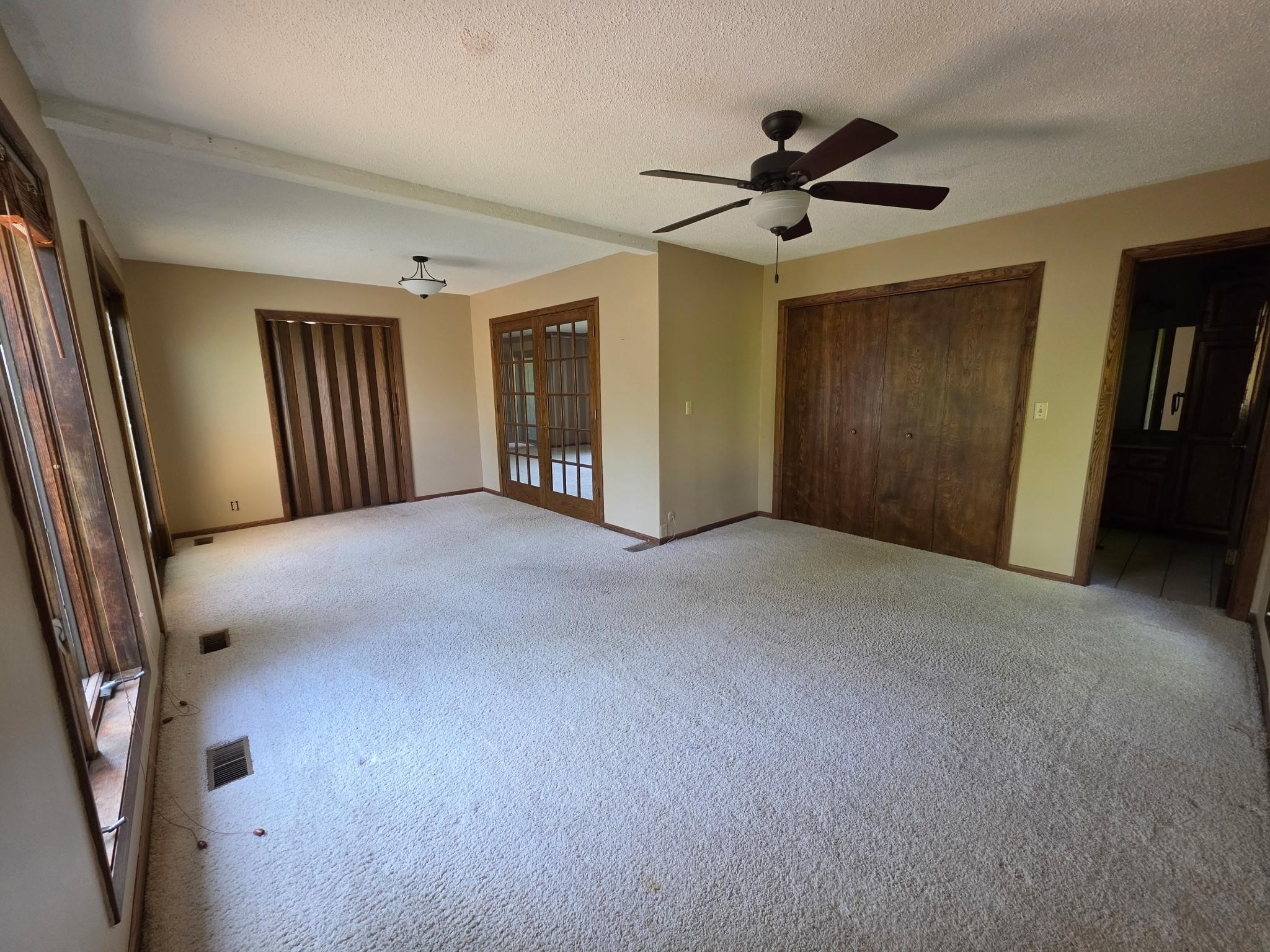 1009 Ruth Ann Dr Property Photo 4