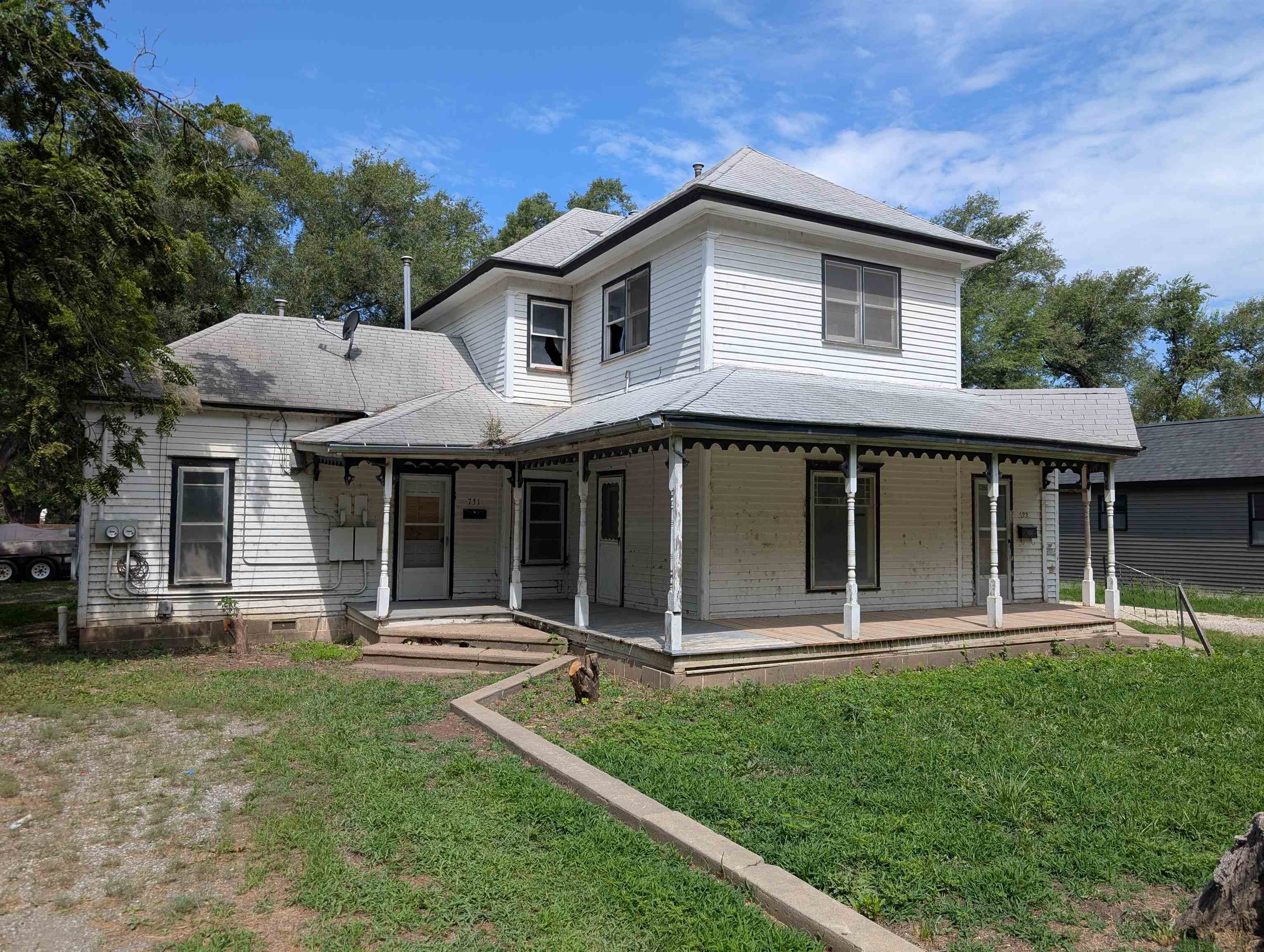 731 Bluff Property Photo 3