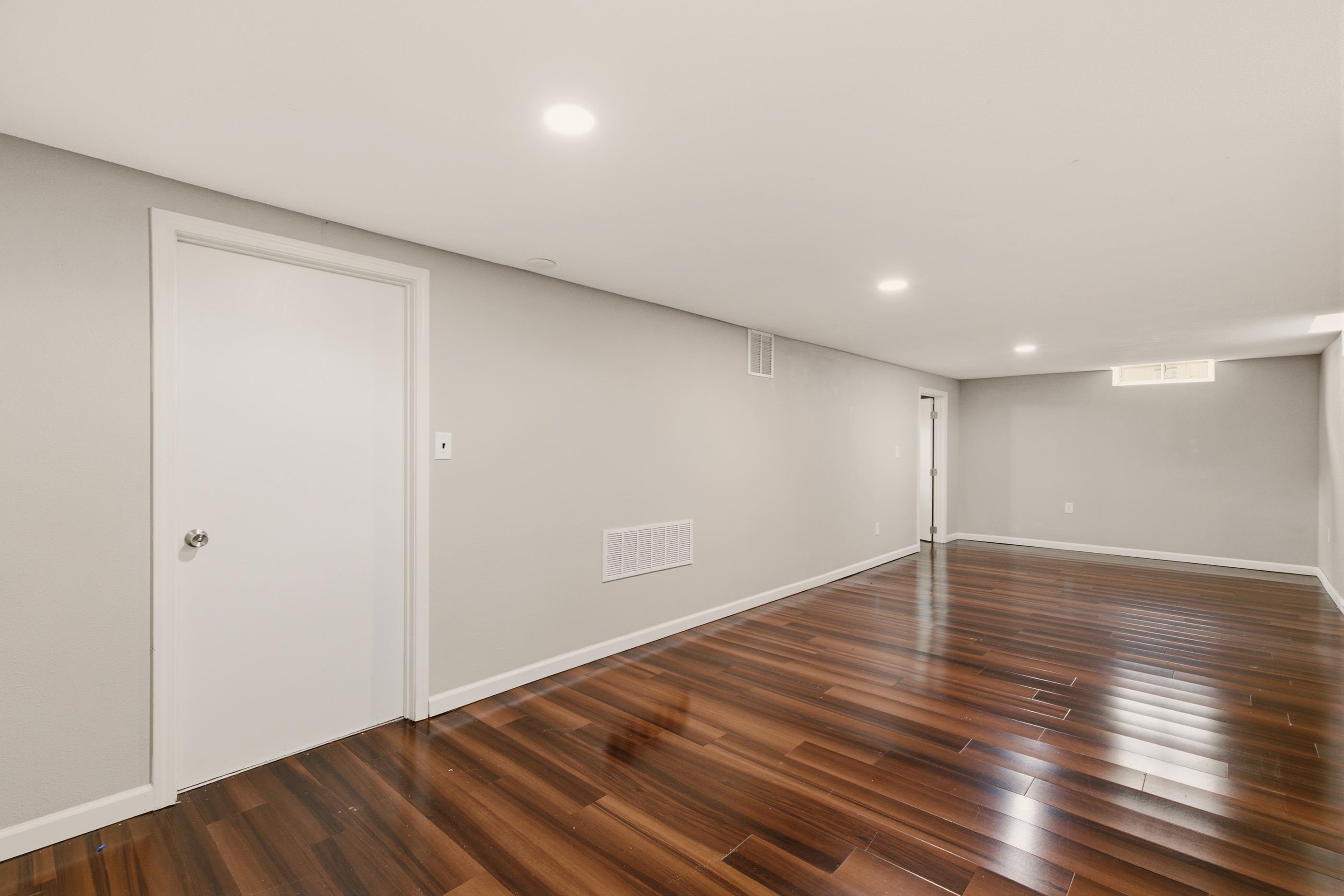 2450 S St Clair Ave Property Photo 19