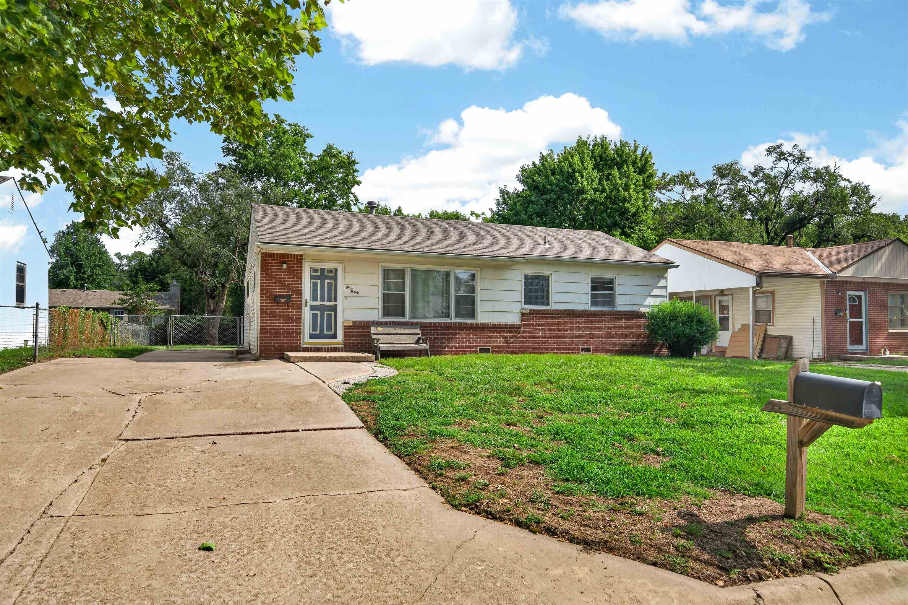 130 E Springdale Property Photo 1