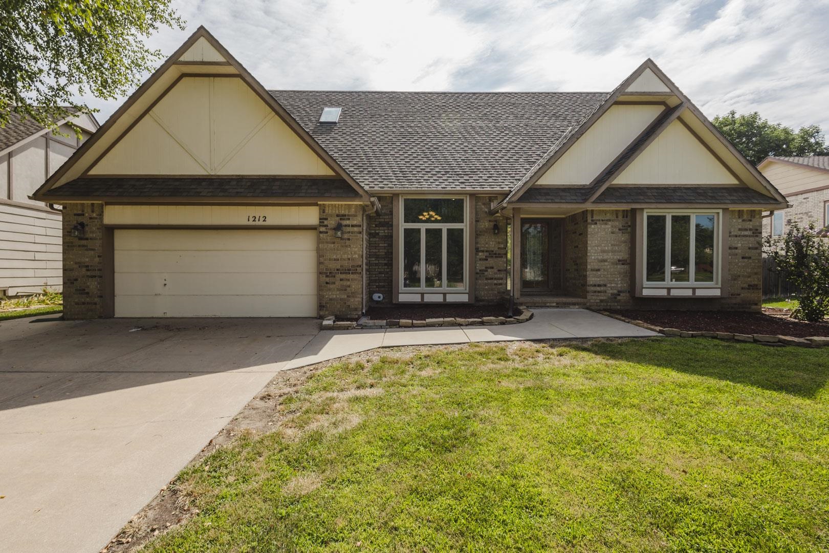 1212 N Coachhouse Rd