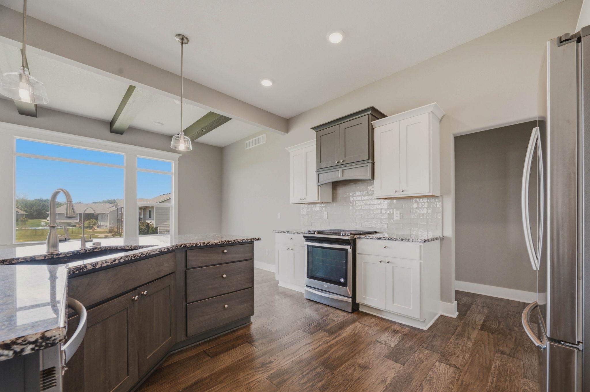 1601 N Blackstone Property Photo 10