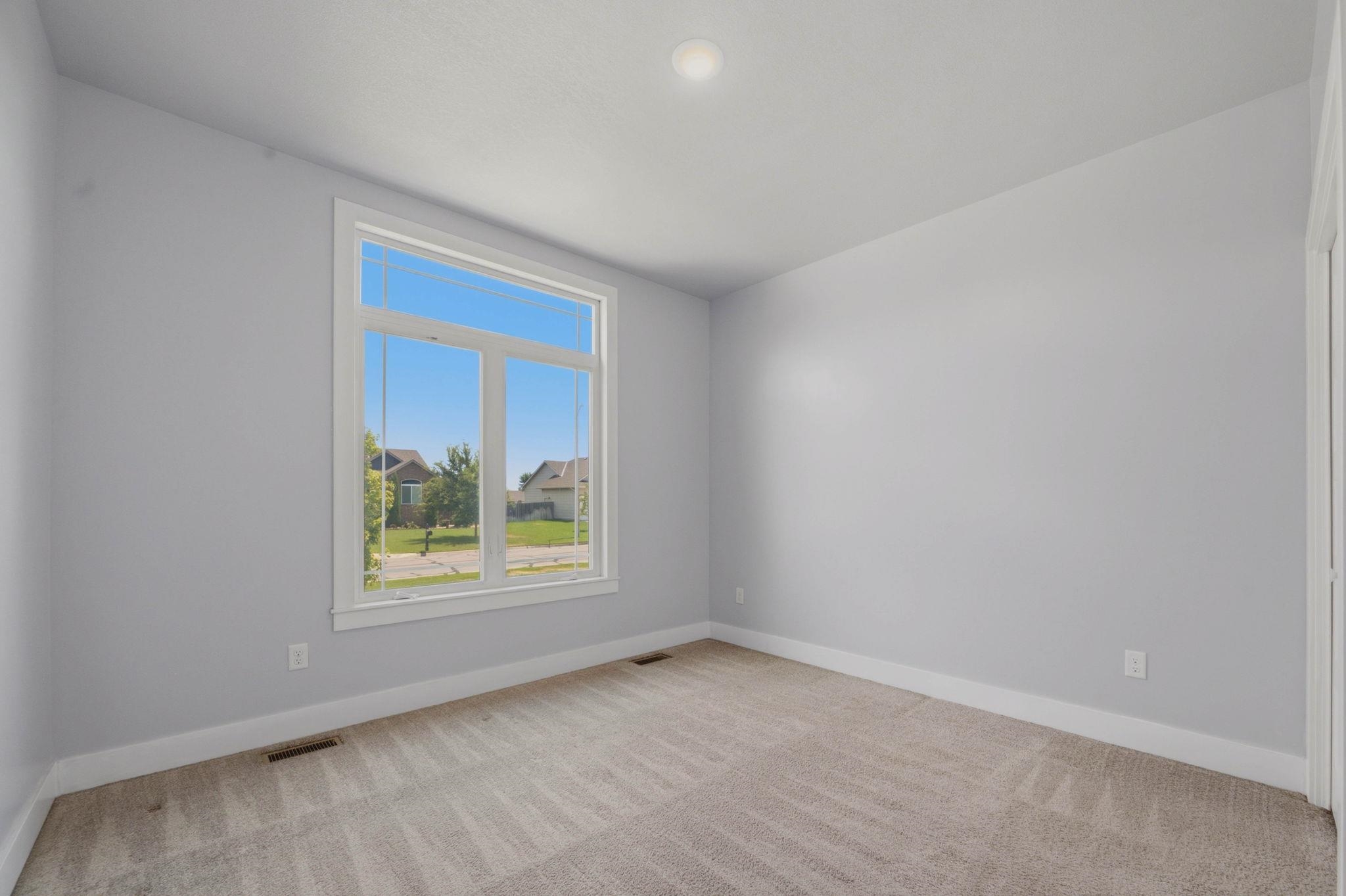 1601 N Blackstone Property Photo 16