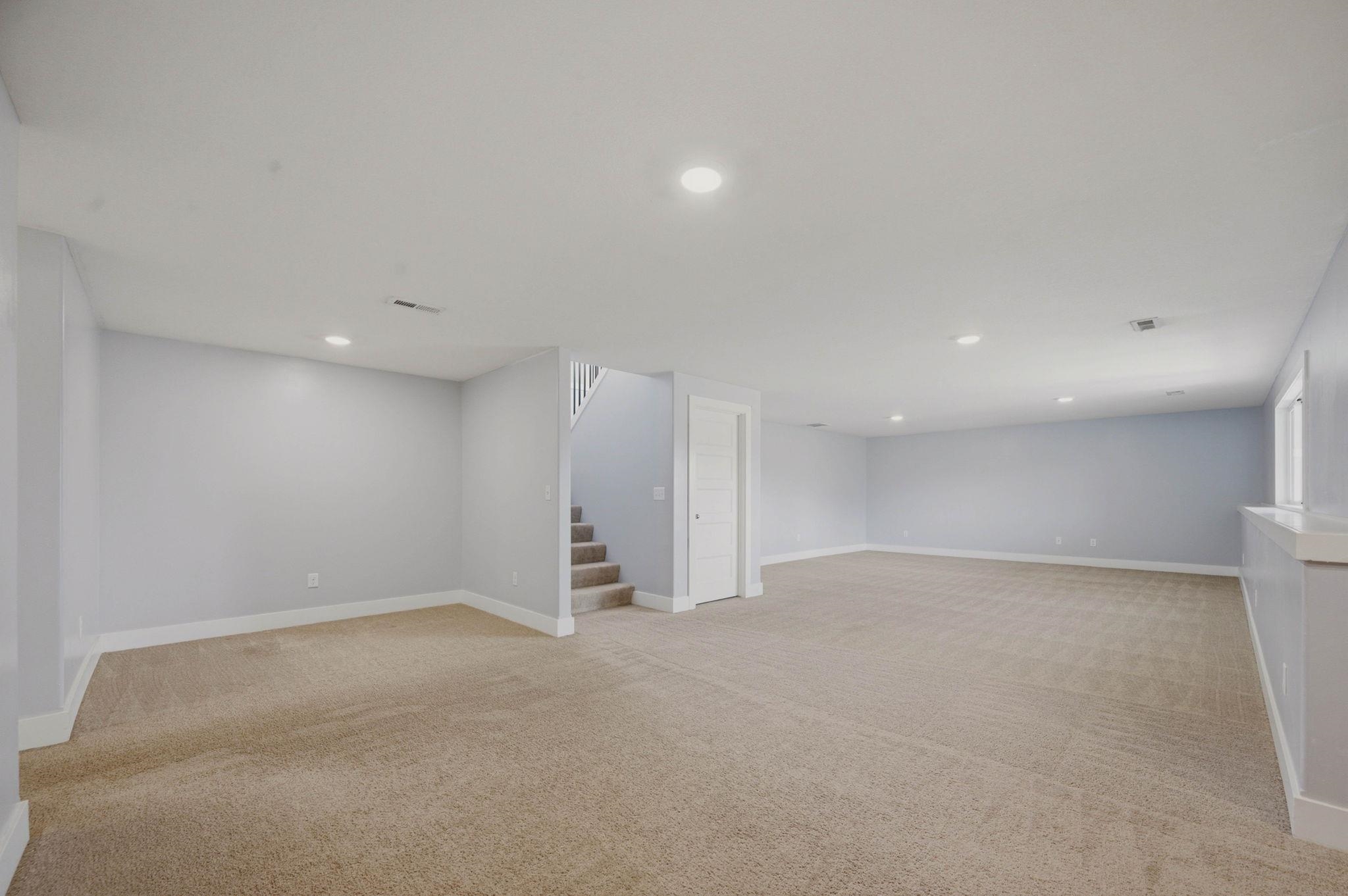 1601 N Blackstone Property Photo 25