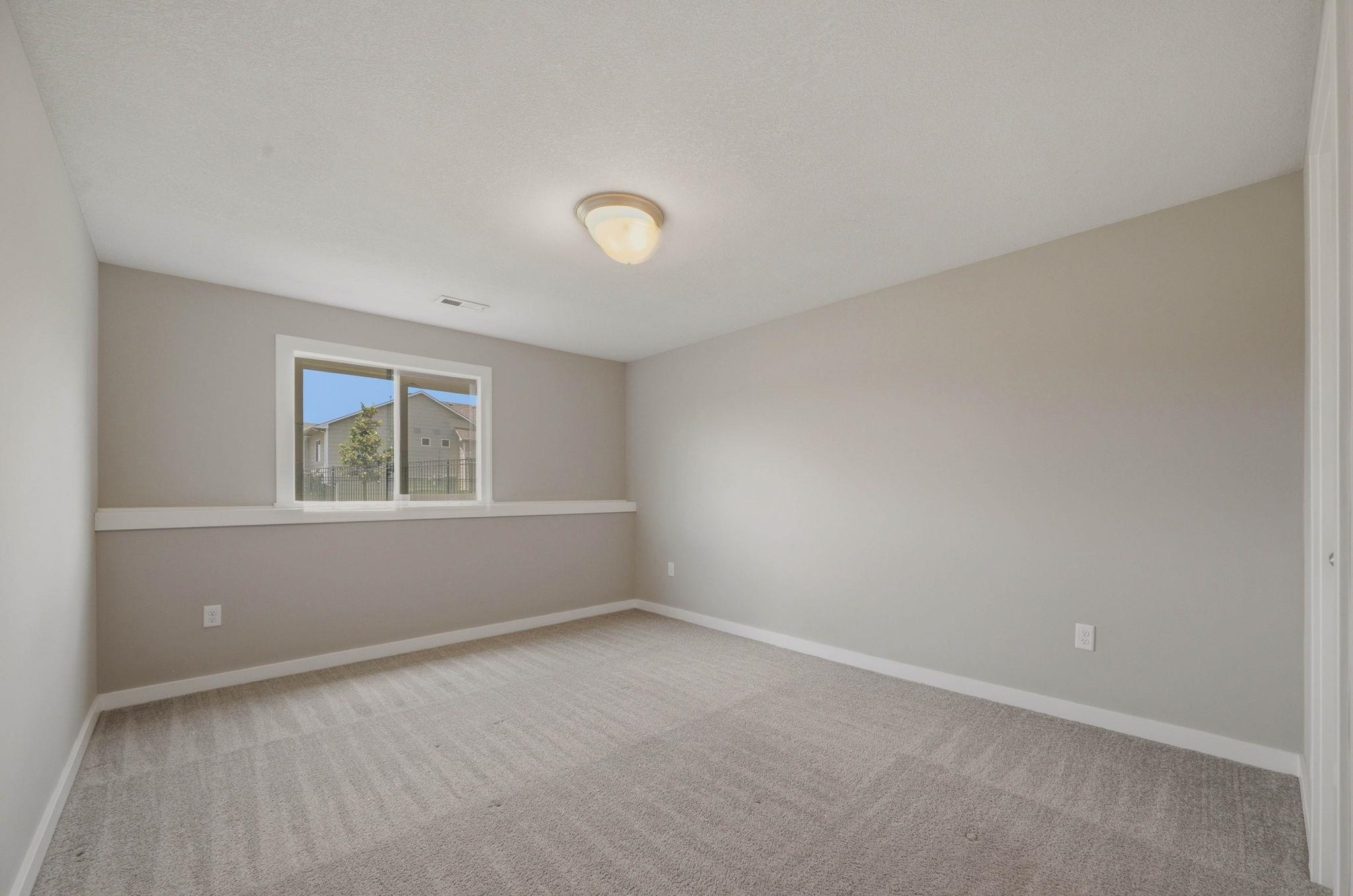 1601 N Blackstone Property Photo 30