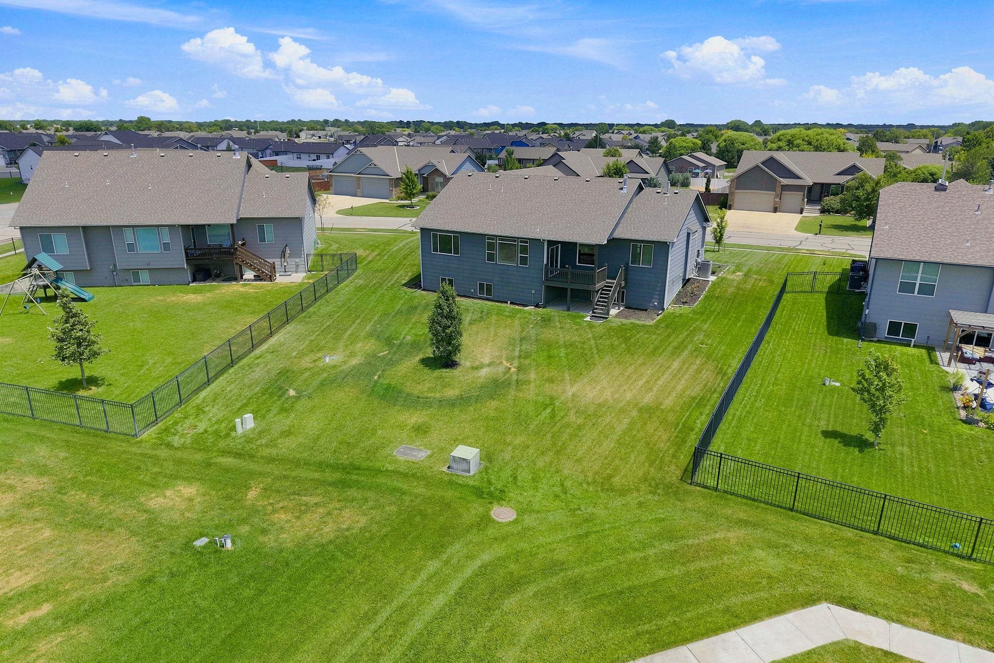 1601 N Blackstone Property Photo 31