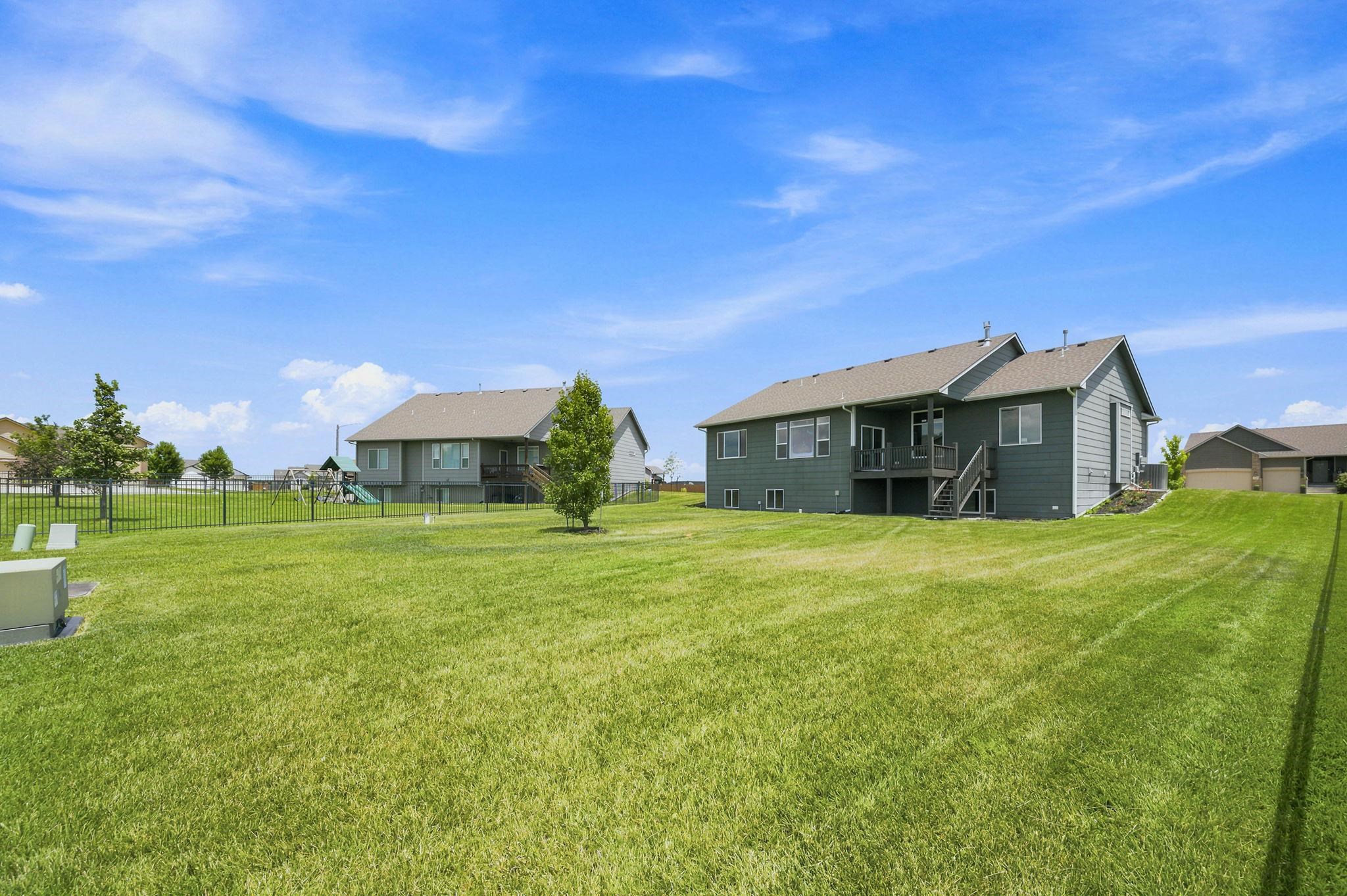 1601 N Blackstone Property Photo 33