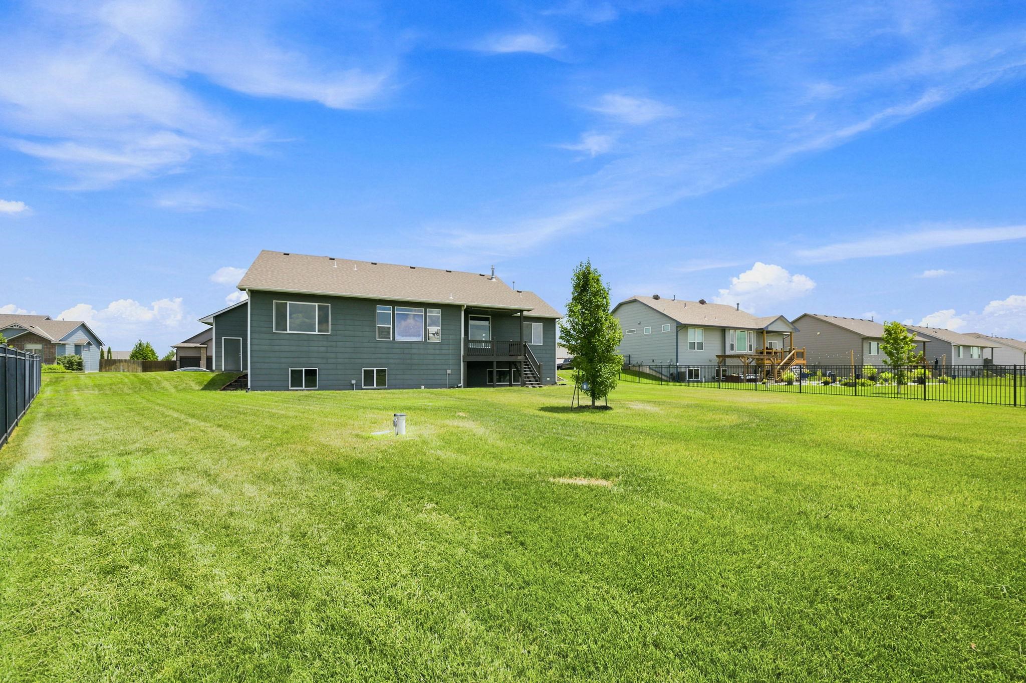1601 N Blackstone Property Photo 34