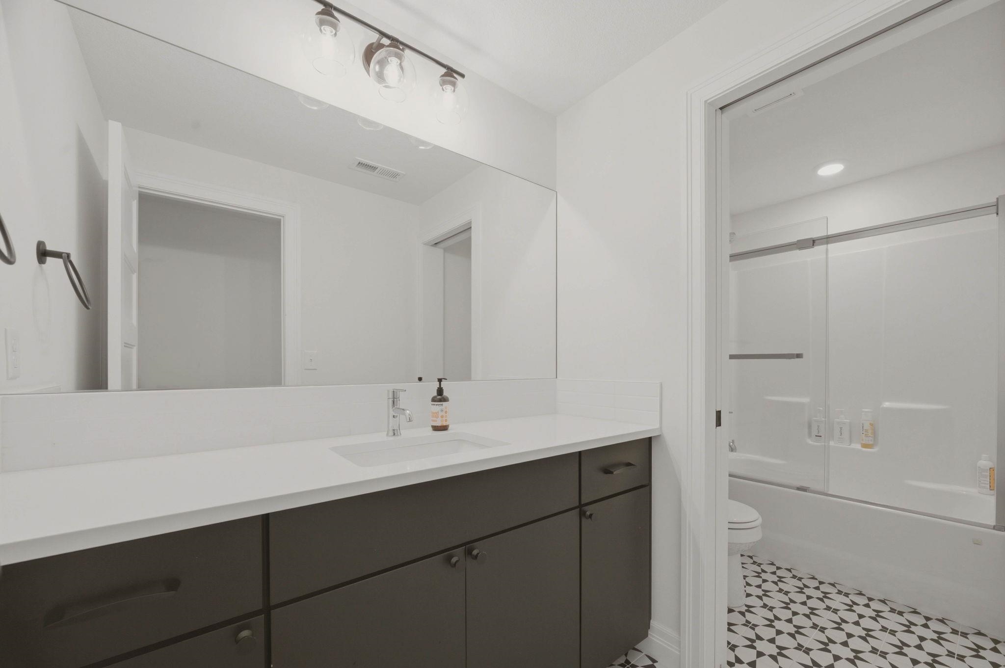 2403 N Bluestone St Property Photo 27