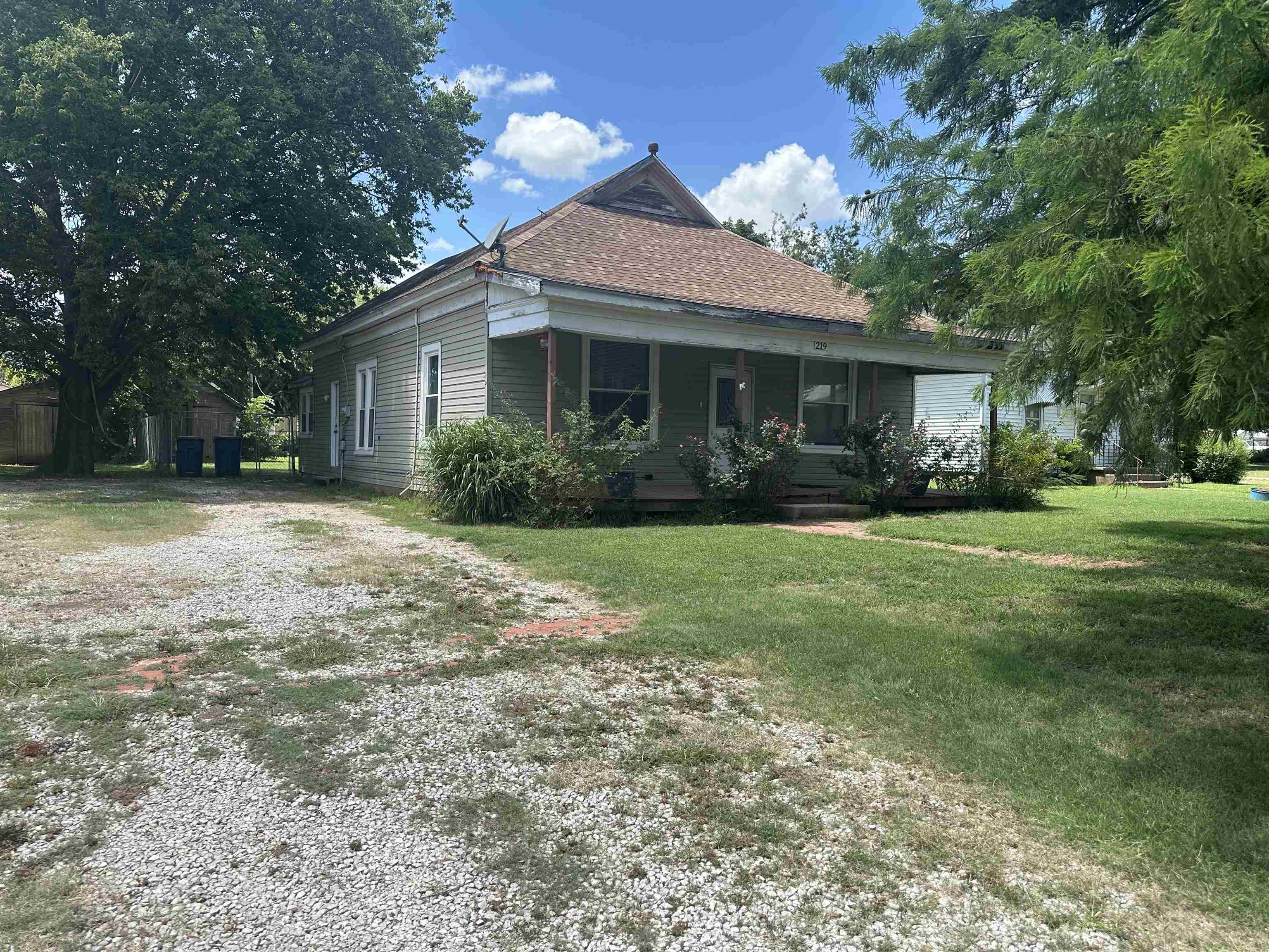 219 N Market St. Property Photo 1