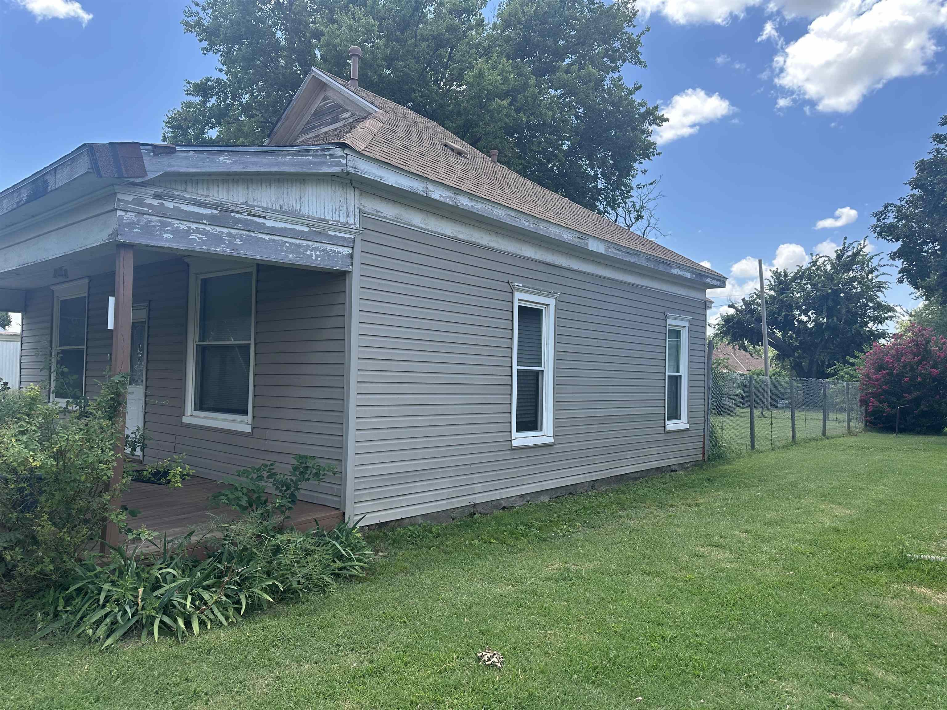 219 N Market St. Property Photo 2