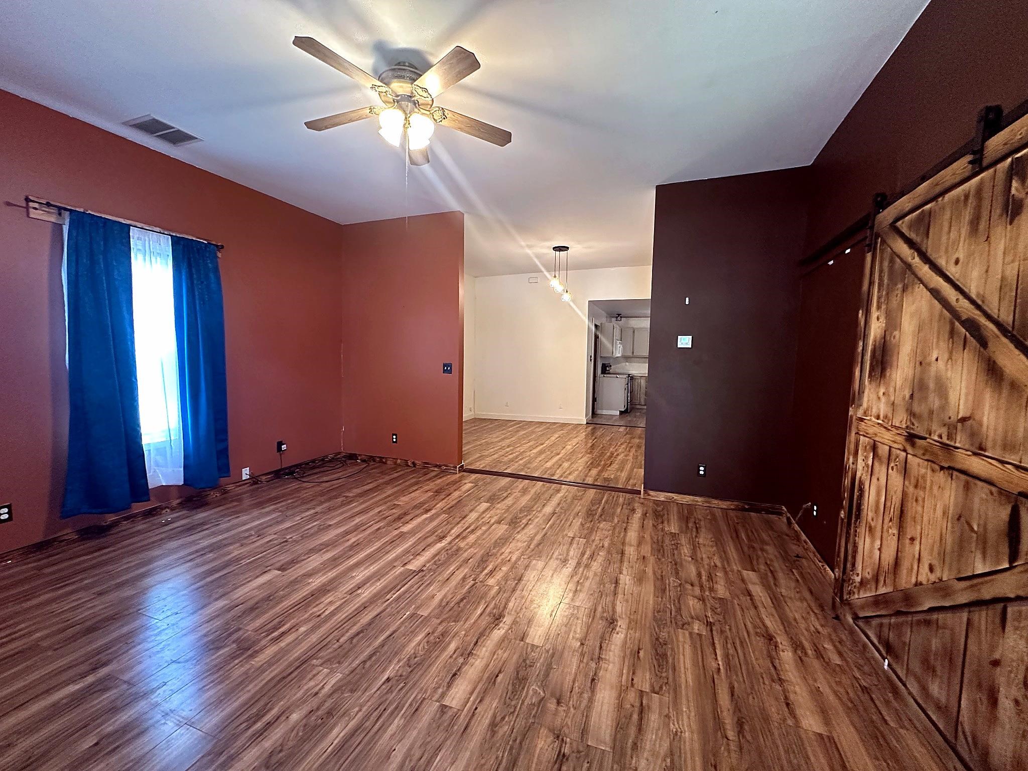 219 N Market St. Property Photo 4