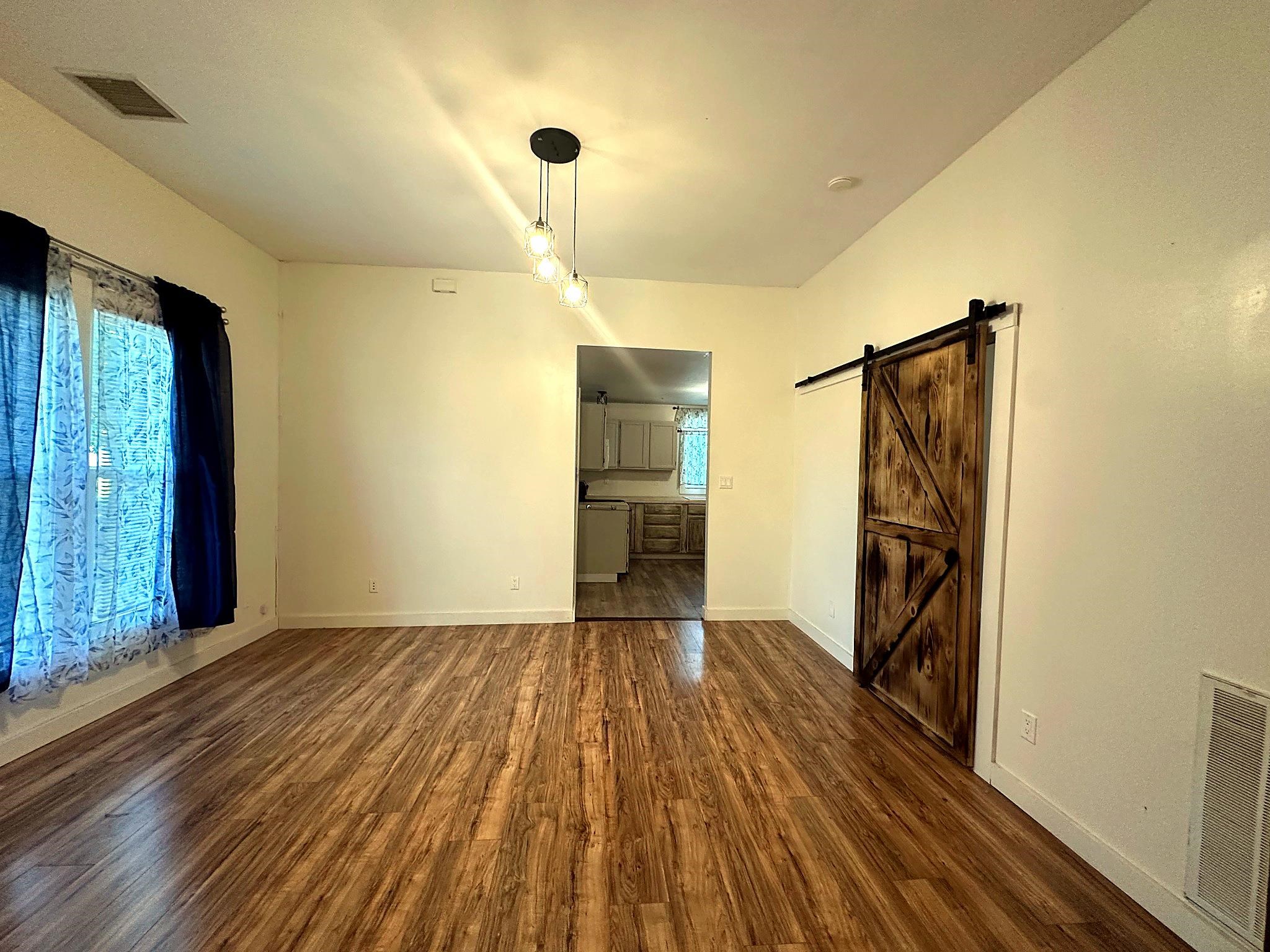 219 N Market St. Property Photo 6