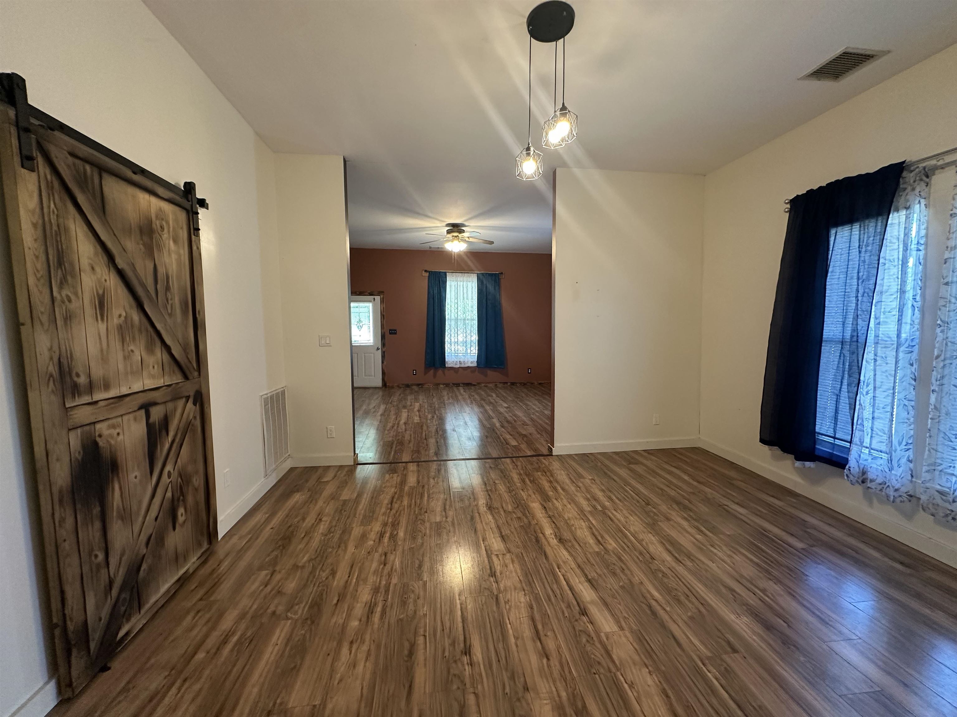 219 N Market St. Property Photo 8