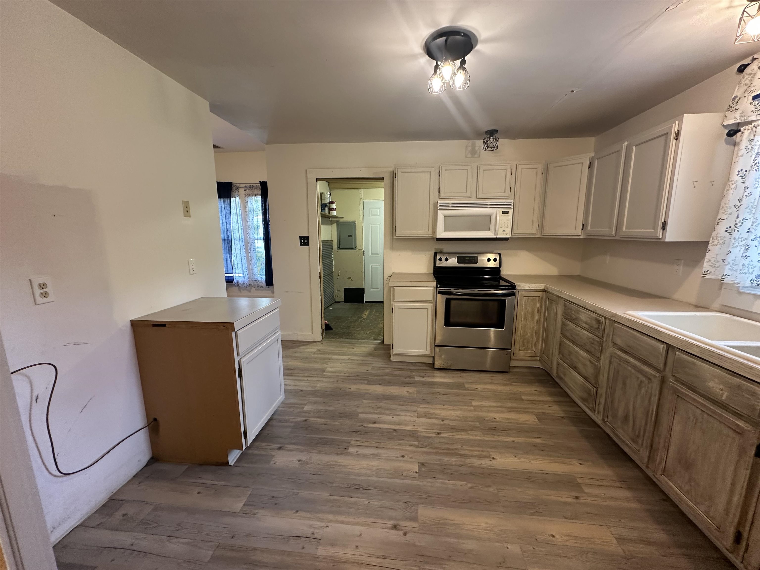219 N Market St. Property Photo 14
