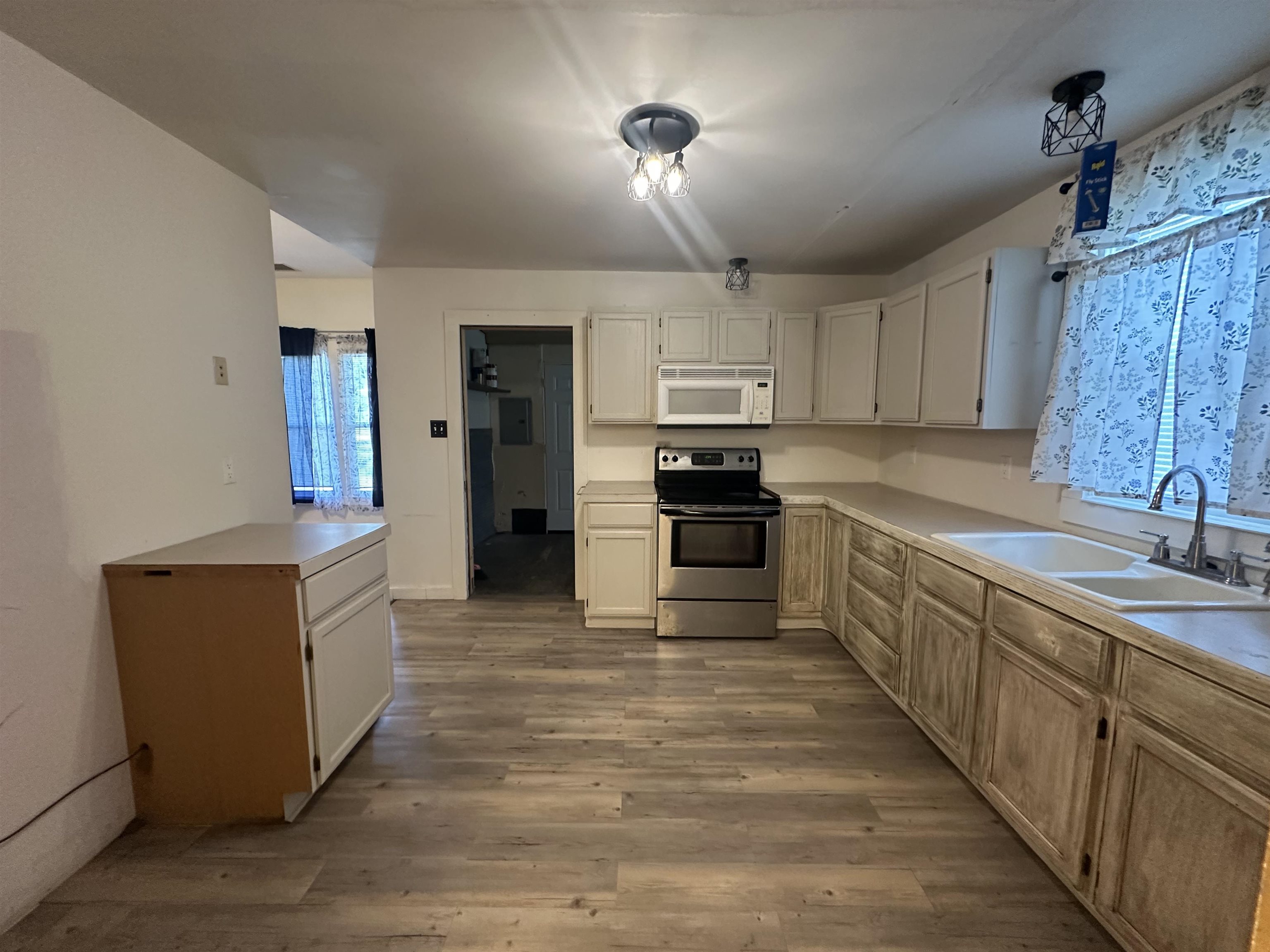 219 N Market St. Property Photo 15