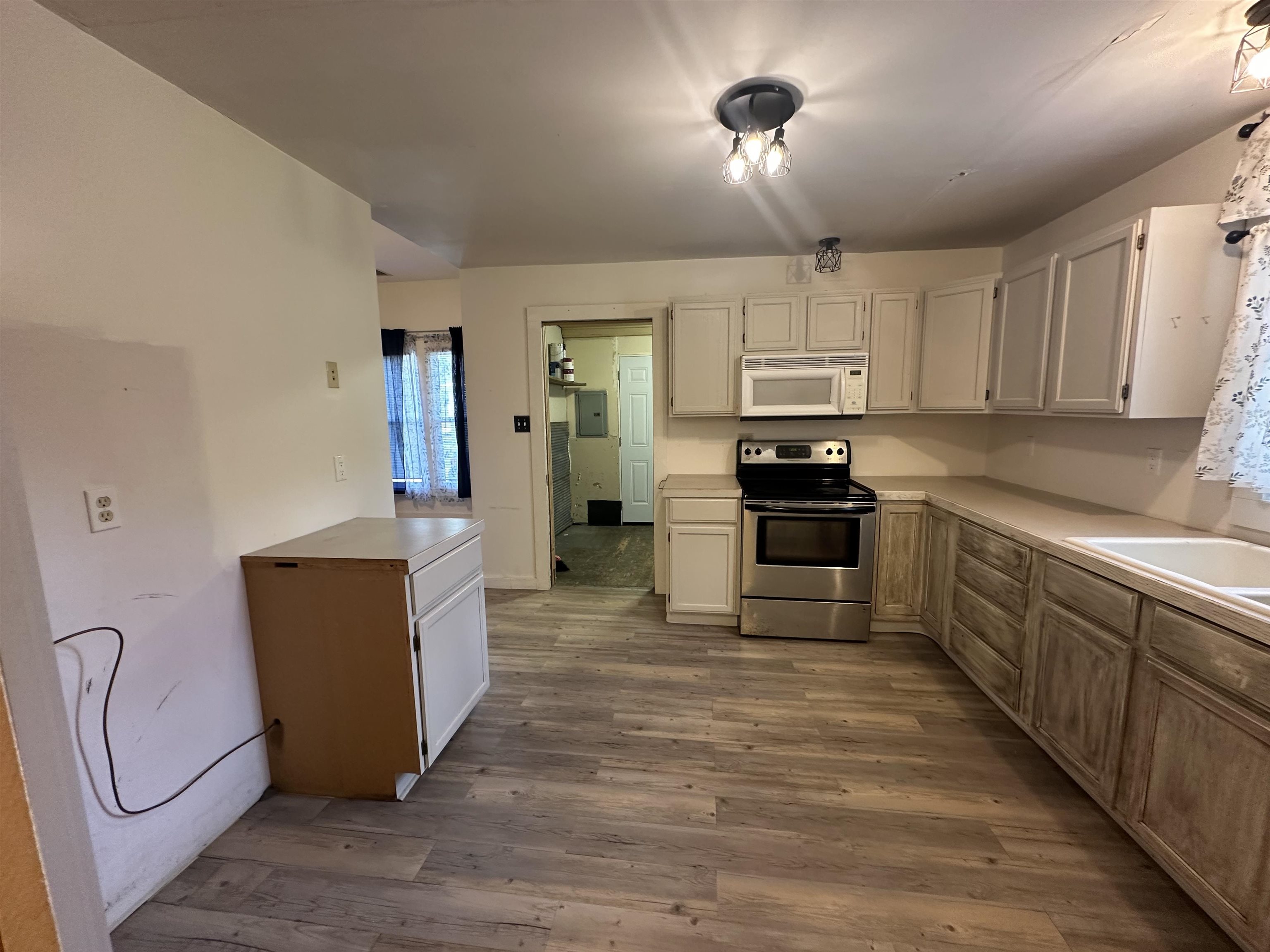 219 N Market St. Property Photo 17