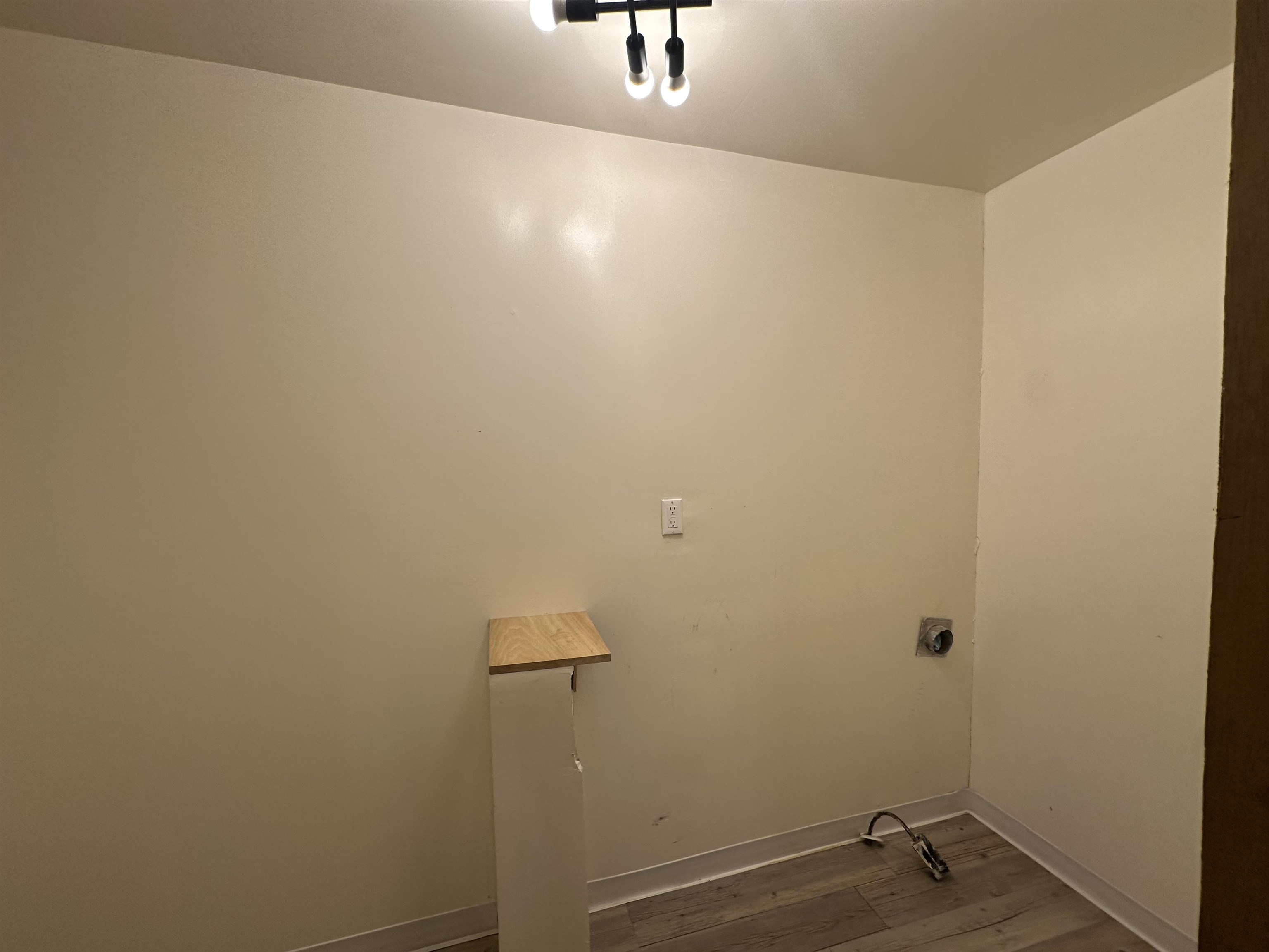219 N Market St. Property Photo 19