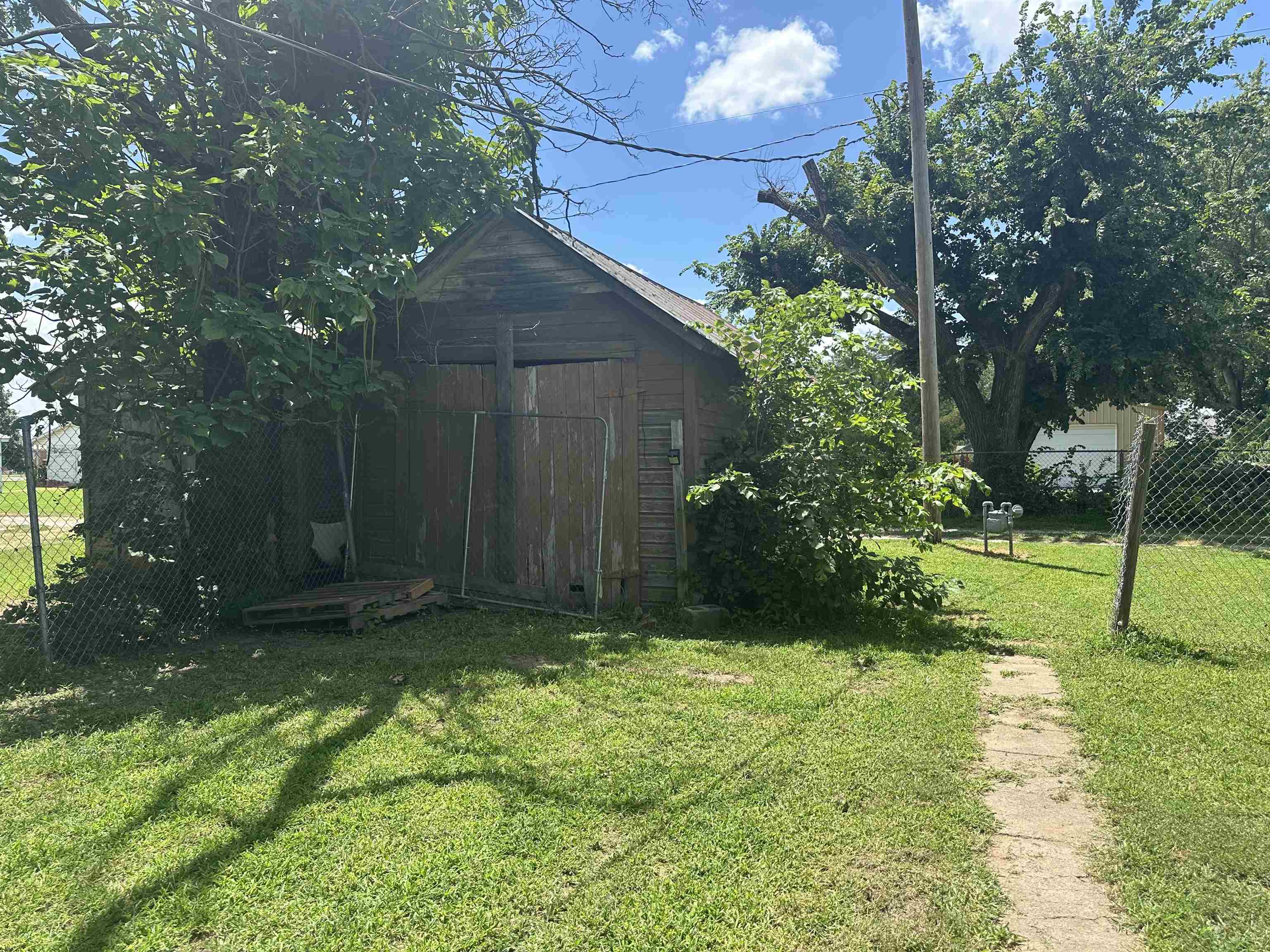 219 N Market St. Property Photo 22