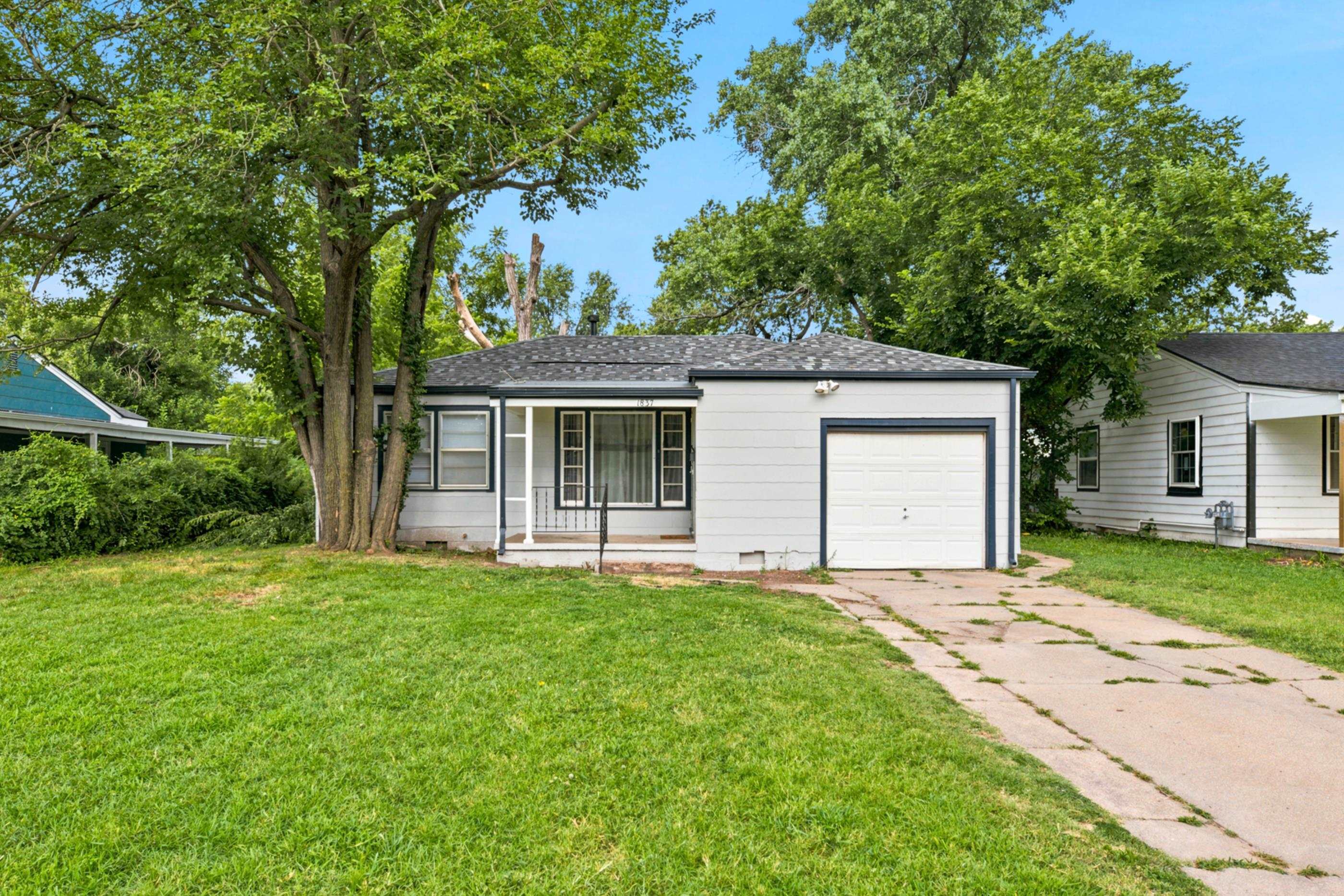 1837 N St Paul Property Photo 1