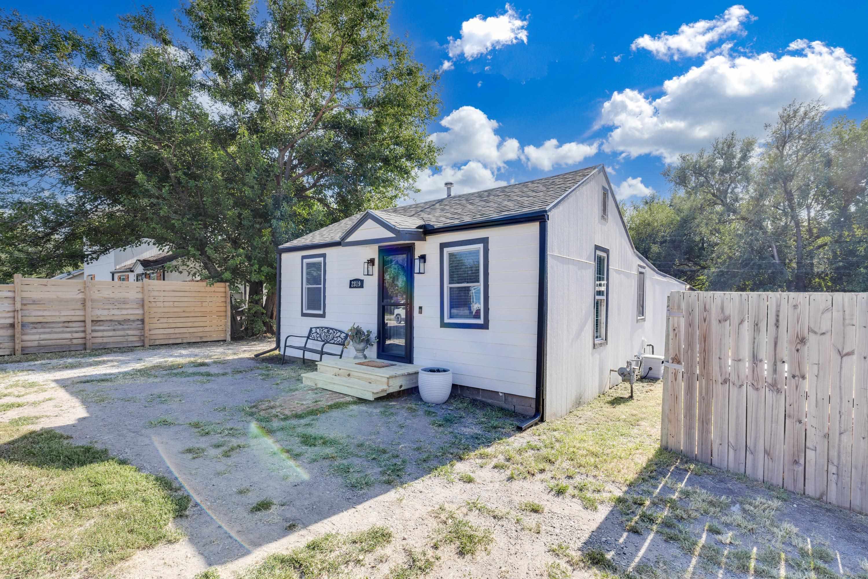 2819 N Park Place Property Photo 3