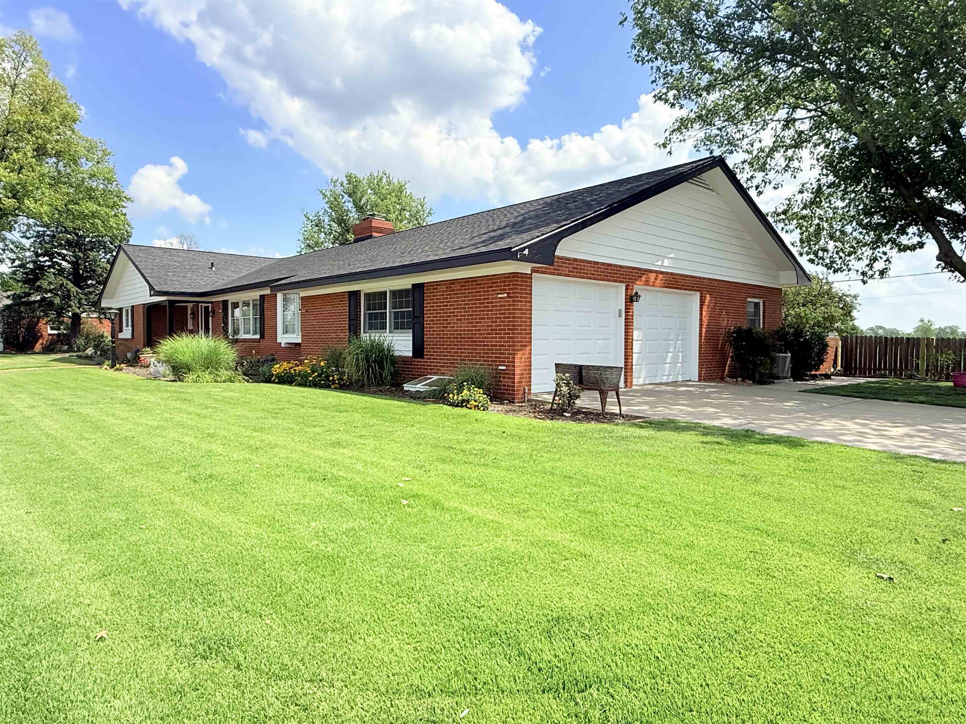 312 Willow Rd. Property Photo 4