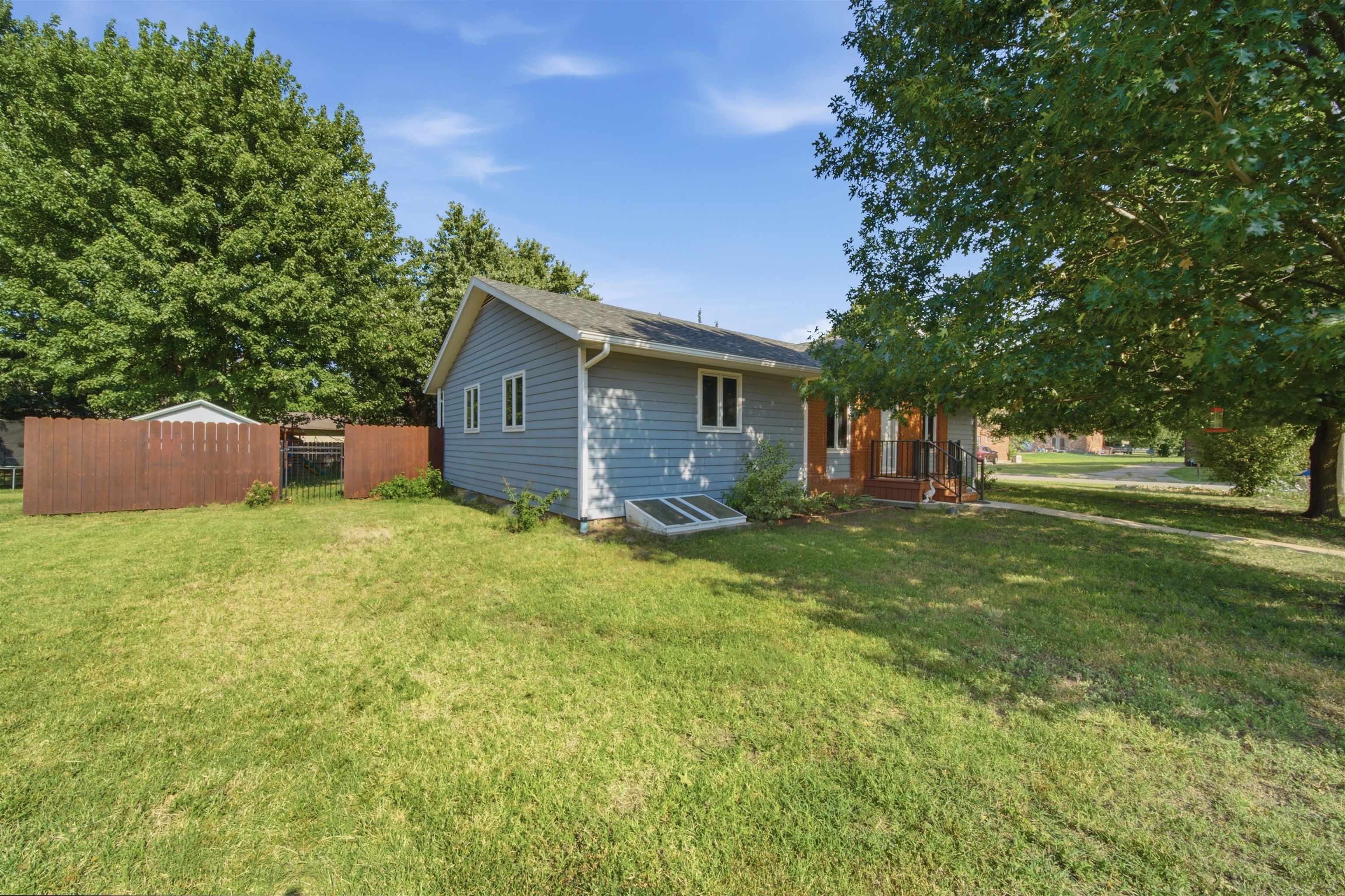 1527 Westborough Property Photo 3